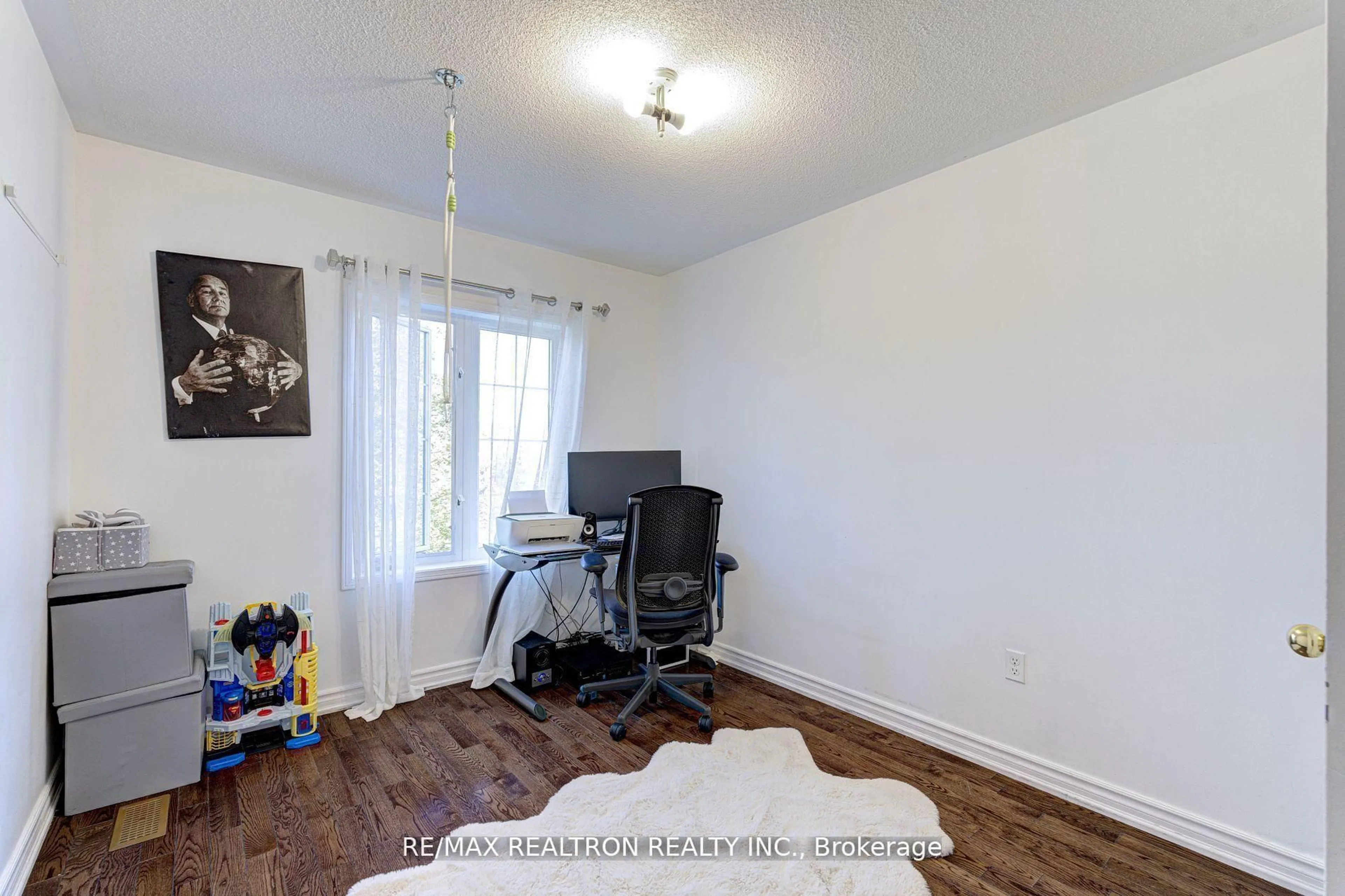 A pic of a room for 88 Banbrooke Cres, Newmarket Ontario L3X 2W9