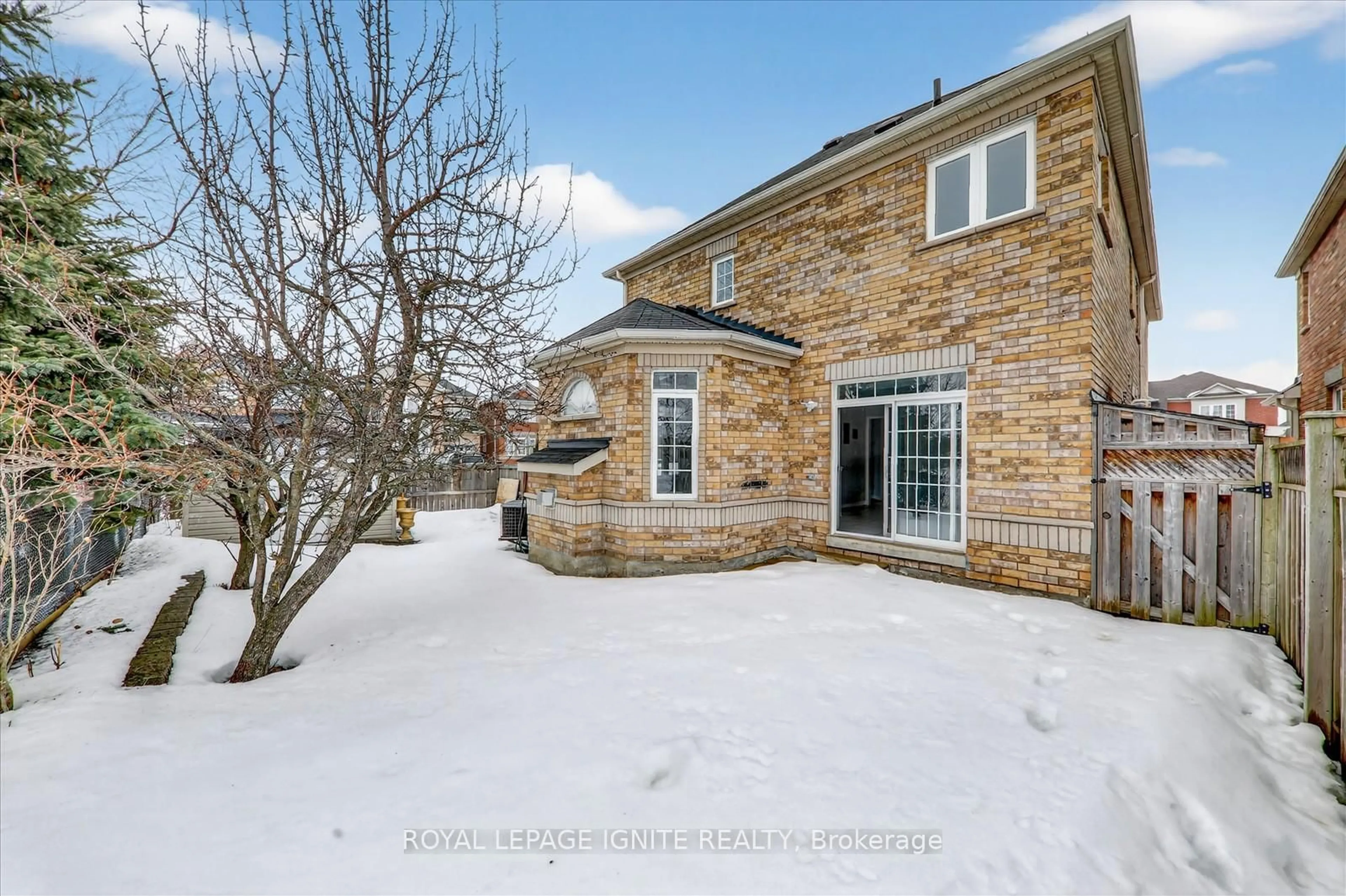 A pic from outside/outdoor area/front of a property/back of a property/a pic from drone, unknown for 66 Alfred Paterson Dr, Markham Ontario L6E 1J5