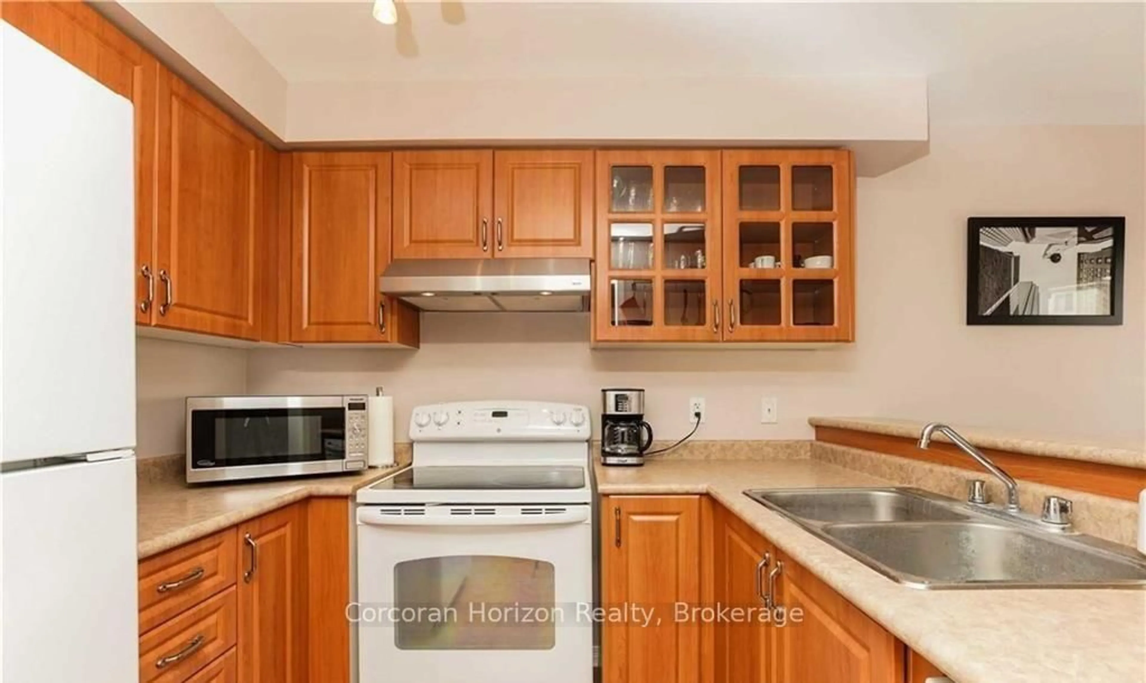Standard kitchen, unknown for 99 STONEMOUNT Cres, Essa Ontario L0M 1B4