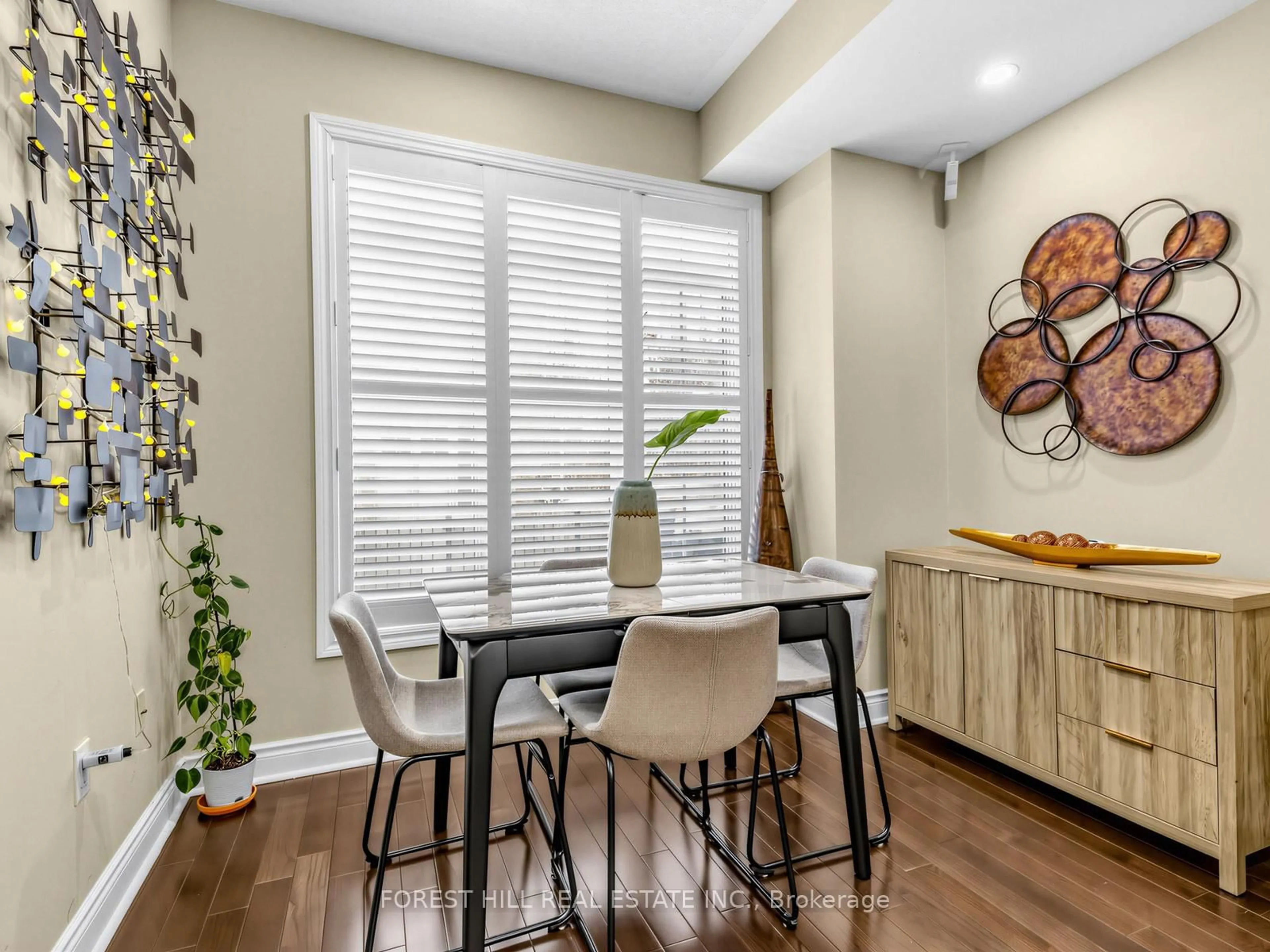 Dining room, wood/laminate floor for 8 Brighton Pl #51, Vaughan Ontario L4J 0E3