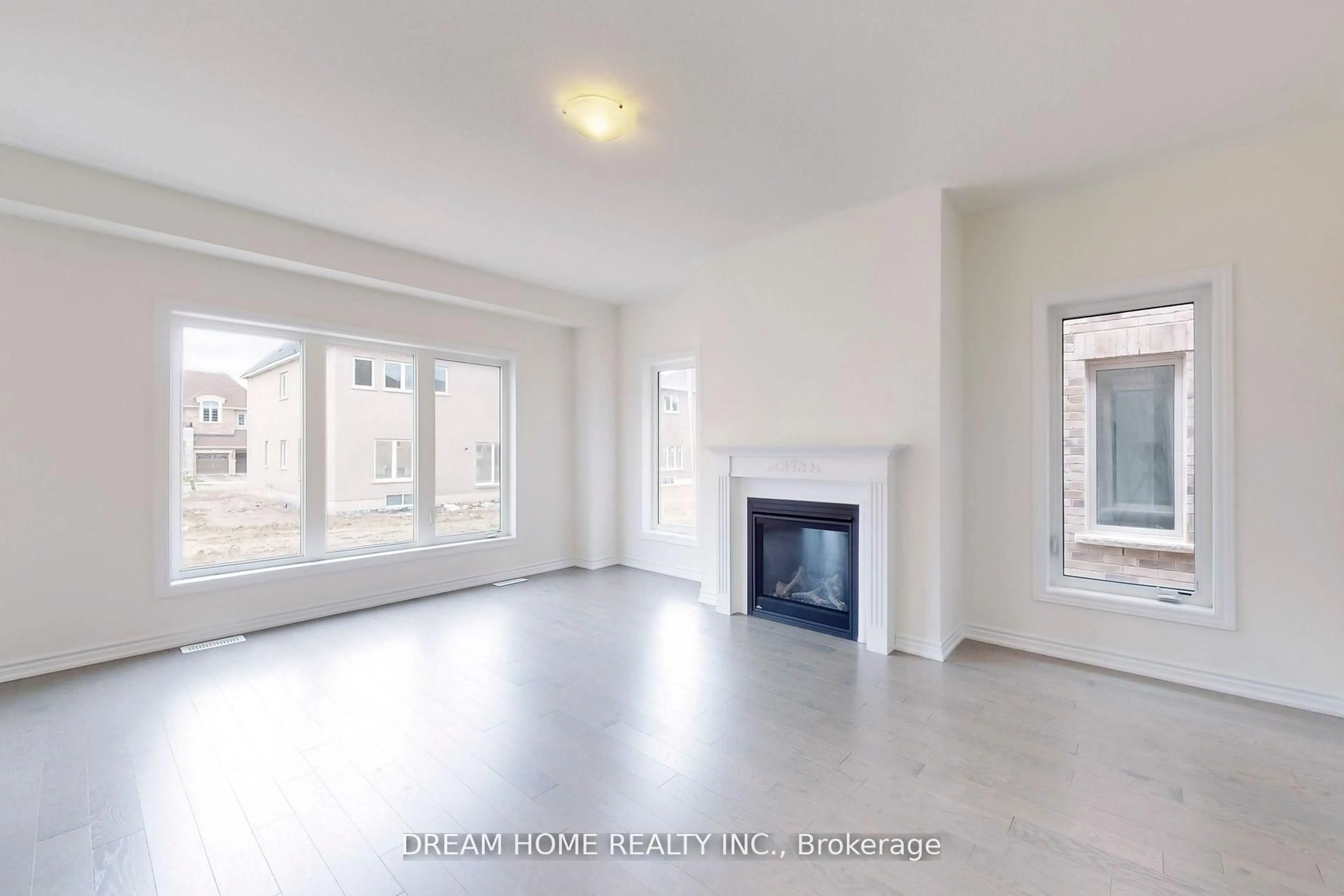 A pic of a room for 7 Charles White Crt, East Gwillimbury Ontario L9N 0T7