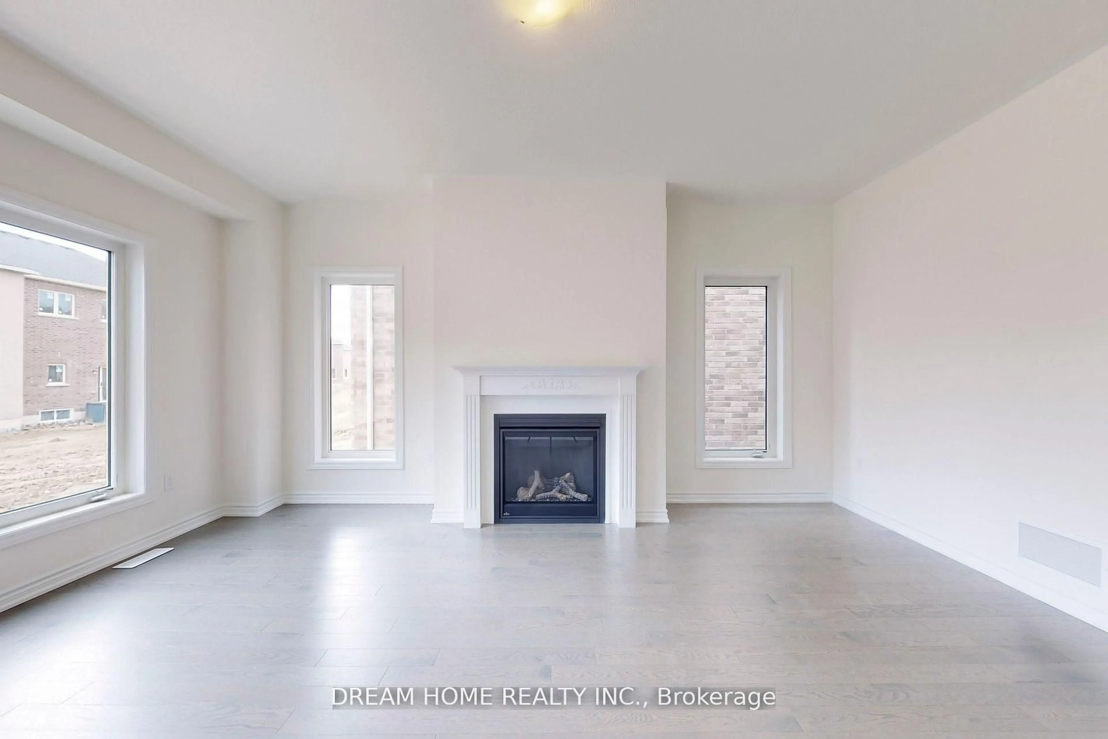 A pic of a room for 7 Charles White Crt, East Gwillimbury Ontario L9N 0T7