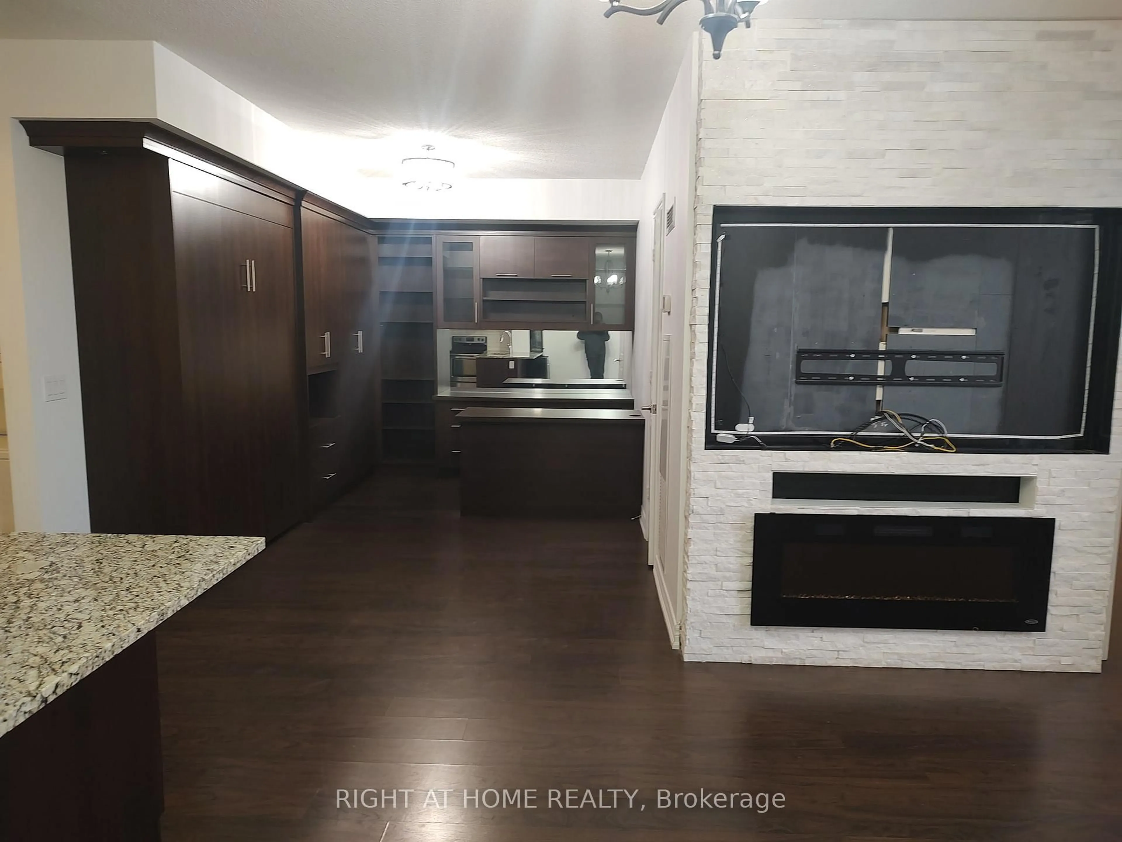 Unknown for 9245 Jane St #701, Vaughan Ontario L6A 0J9