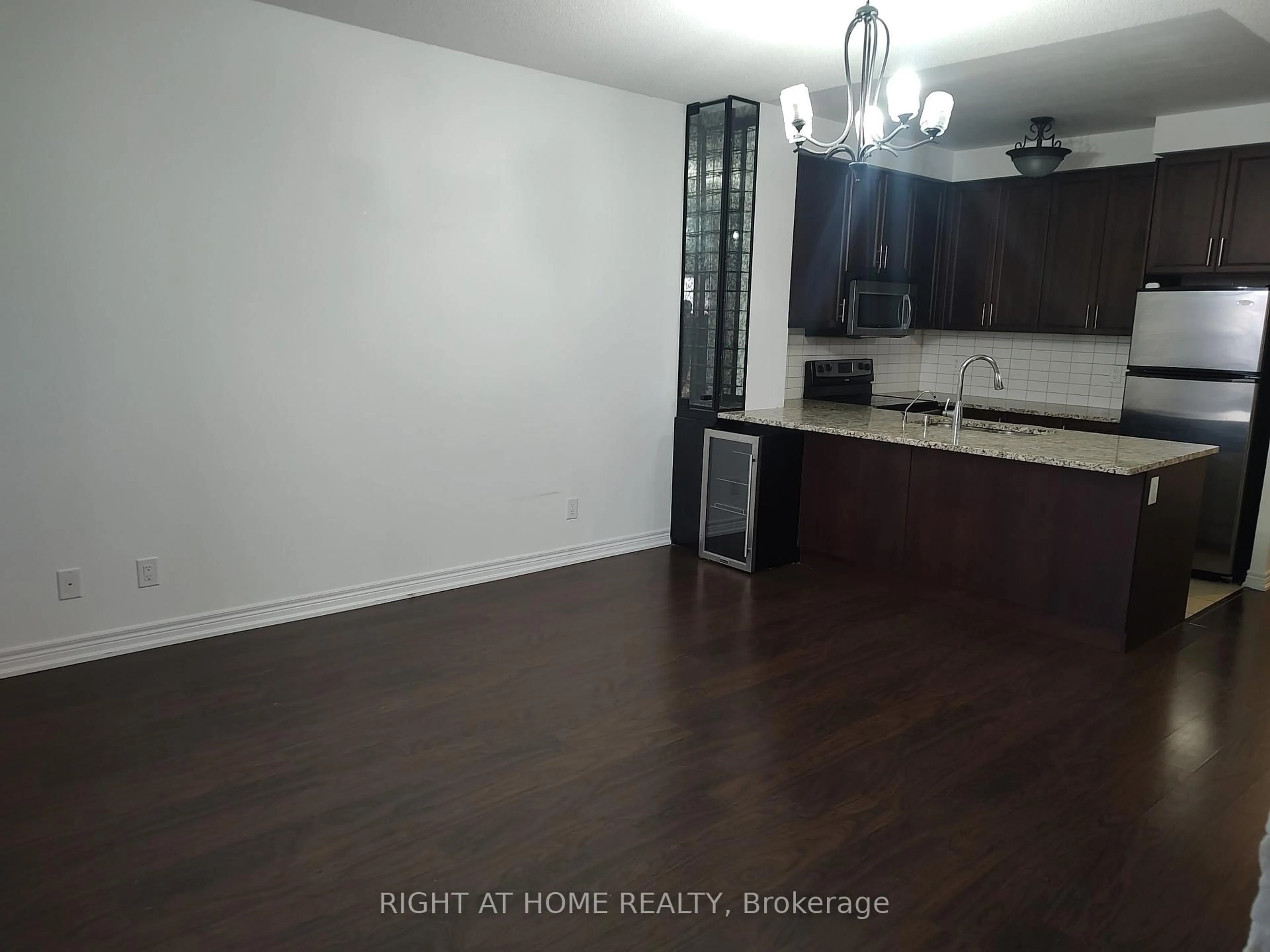 A pic of a room for 9245 Jane St #701, Vaughan Ontario L6A 0J9