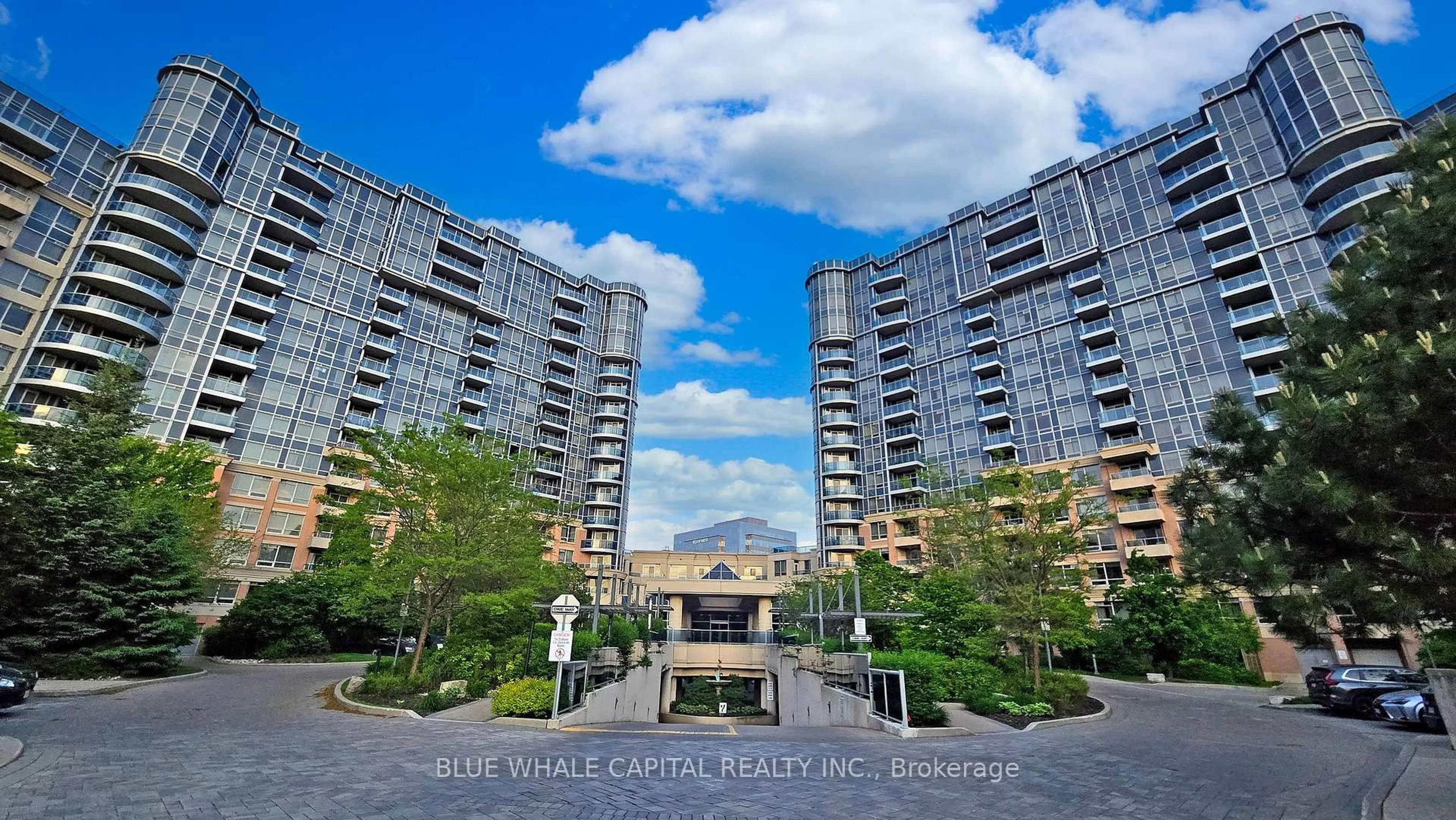 A pic from outside/outdoor area/front of a property/back of a property/a pic from drone, water/lake/river/ocean view for 33 Cox Blvd #1601, Markham Ontario L3R 8A6