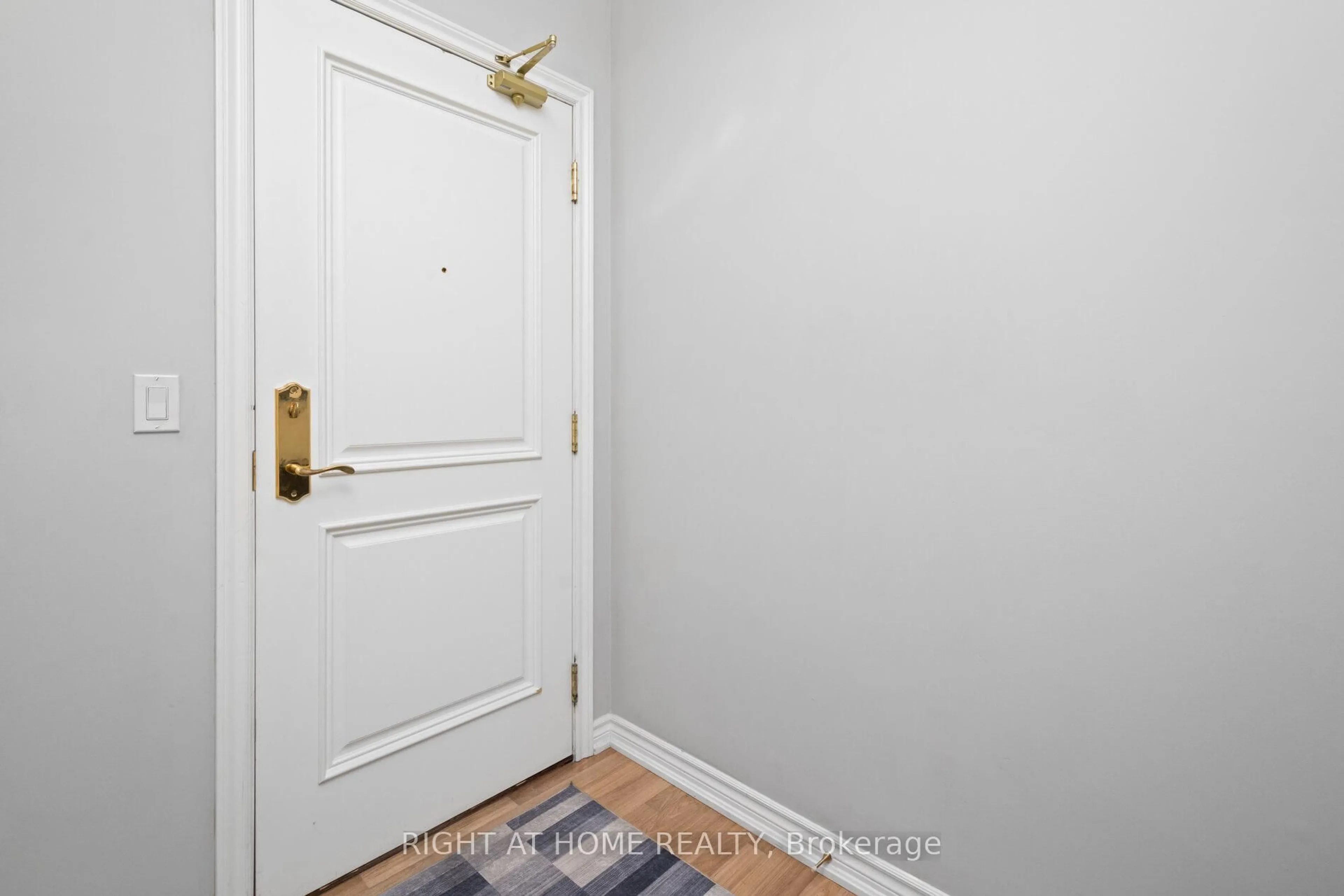 Indoor entryway for 9235 Jane St #1012, Vaughan Ontario L6A 0J8