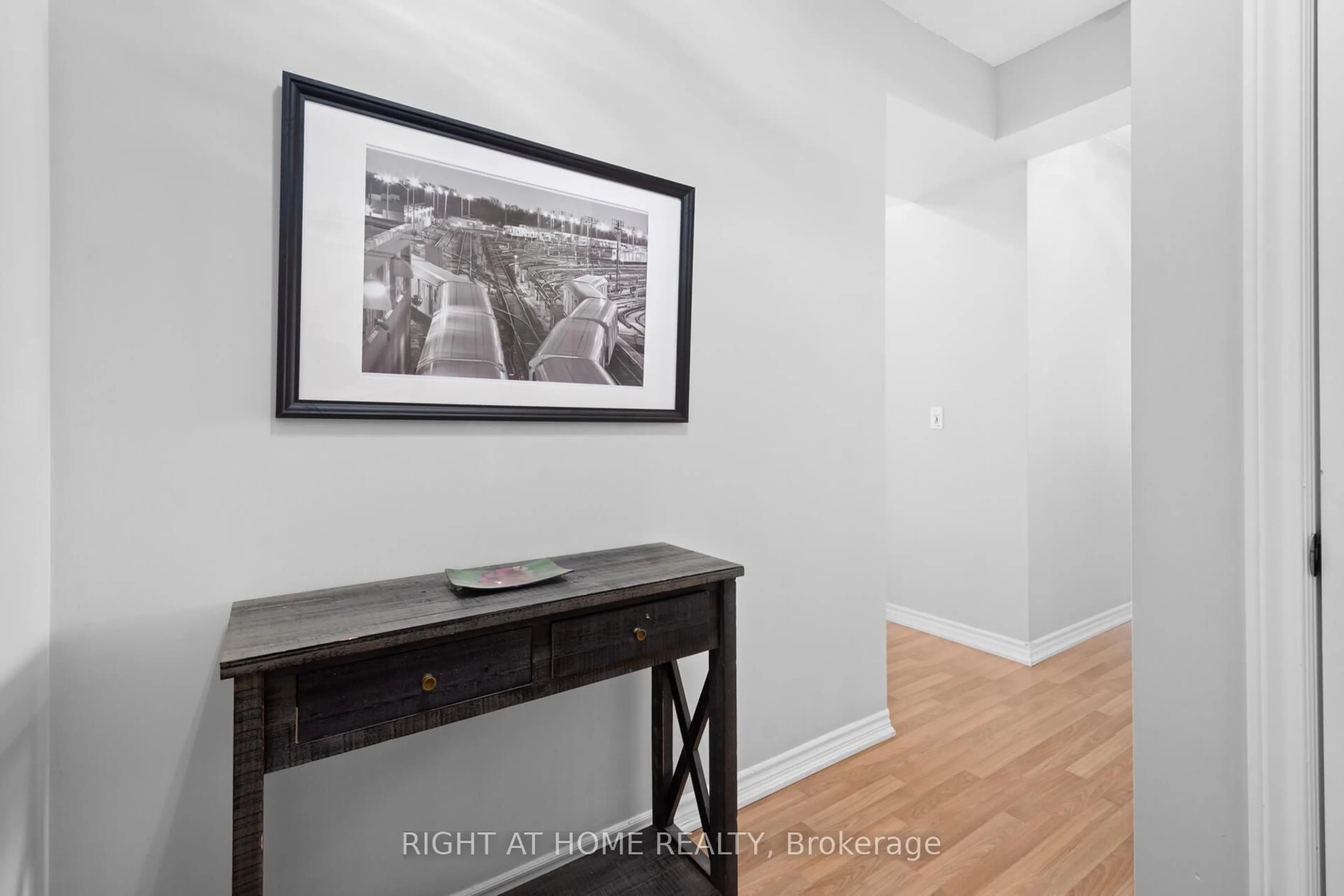 Indoor entryway for 9235 Jane St #1012, Vaughan Ontario L6A 0J8