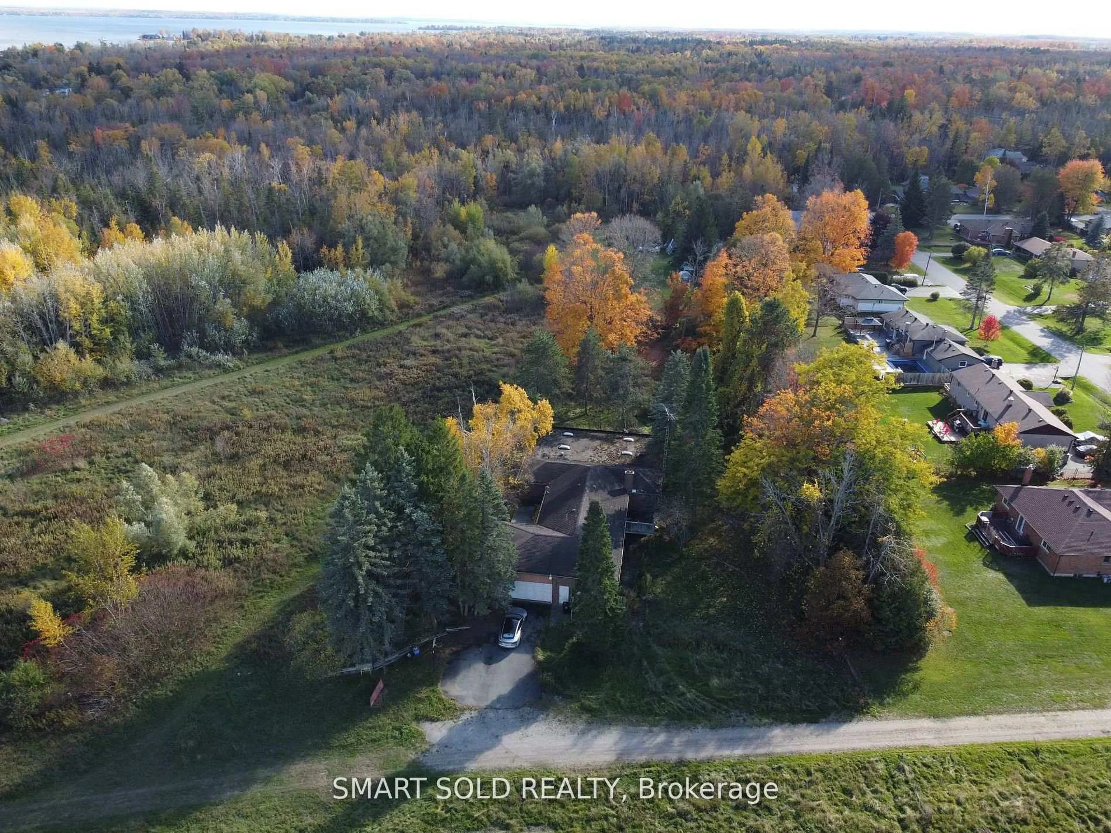 A pic from outside/outdoor area/front of a property/back of a property/a pic from drone, unknown for 2849 Clarkesville St, Innisfil Ontario L9S 2J1