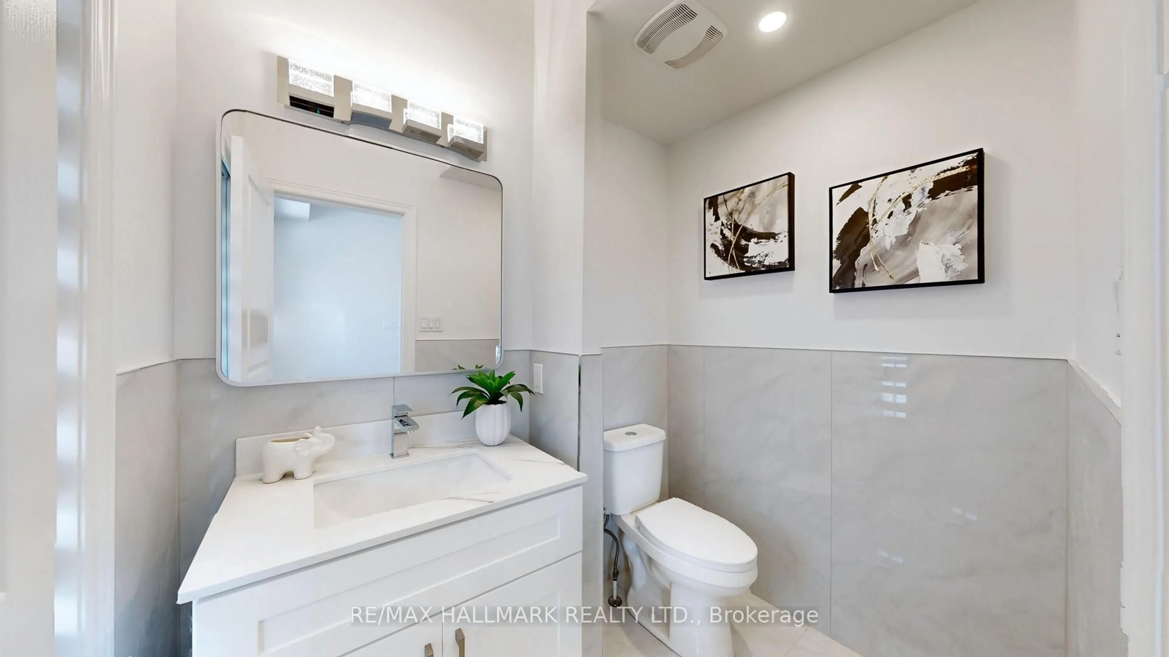 Standard bathroom, ceramic/tile floor for 22 Bostock Dr, Georgina Ontario L4P 0C2