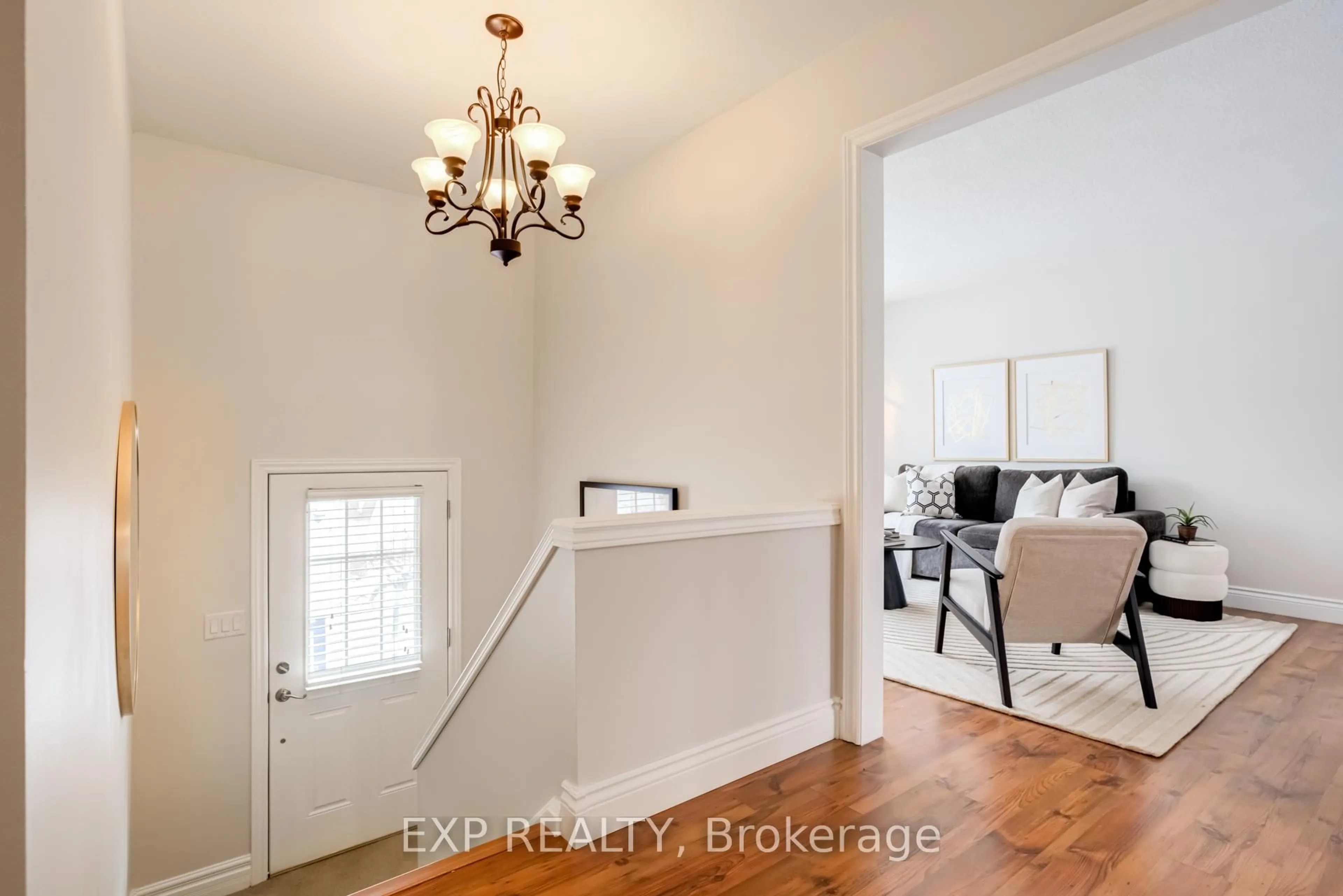 Indoor entryway for 20 Plank Rd, East Gwillimbury Ontario L9N 1B4