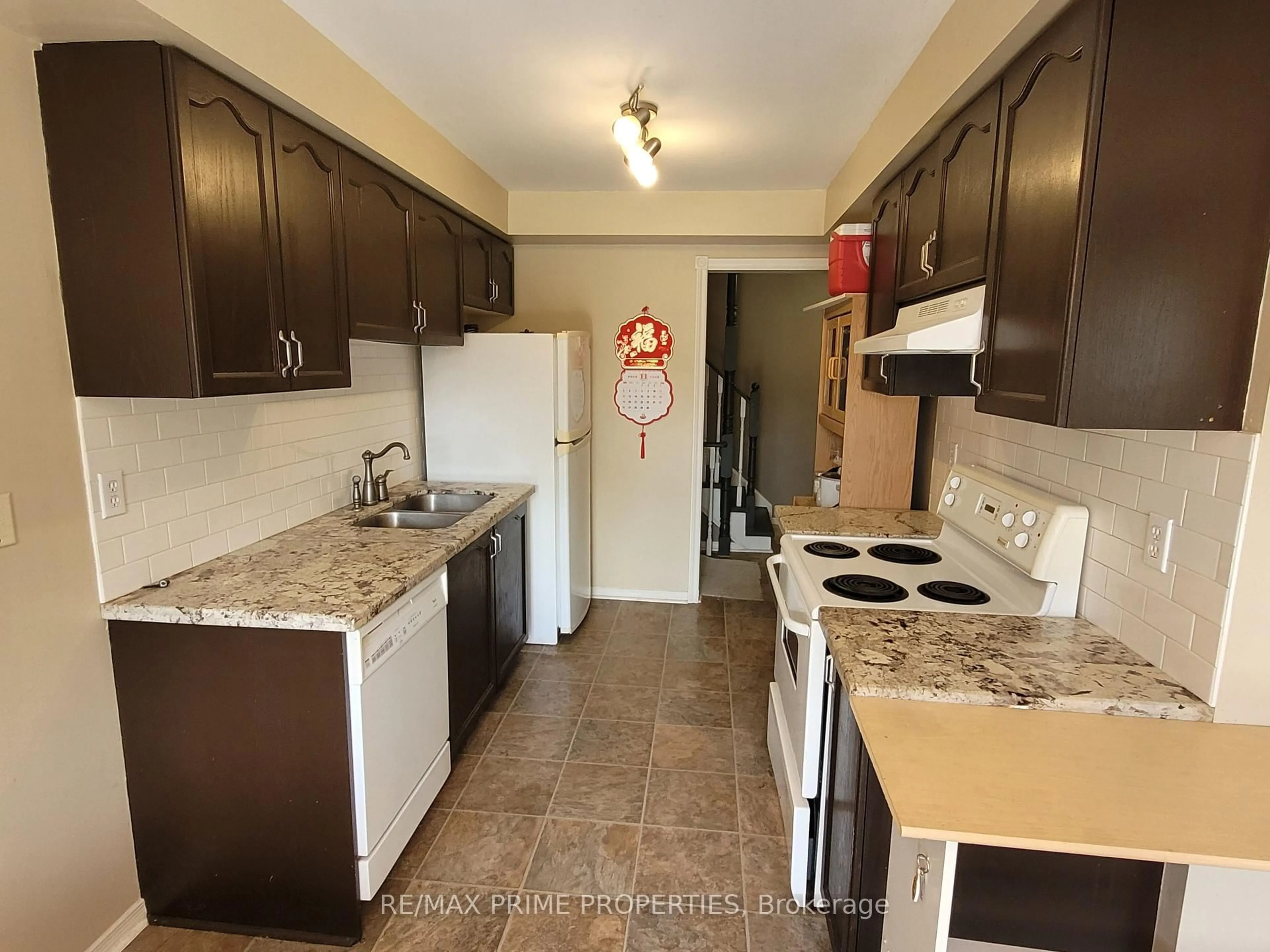 Standard kitchen, unknown for 124 Glasgow Cres, Georgina Ontario L4P 4B1