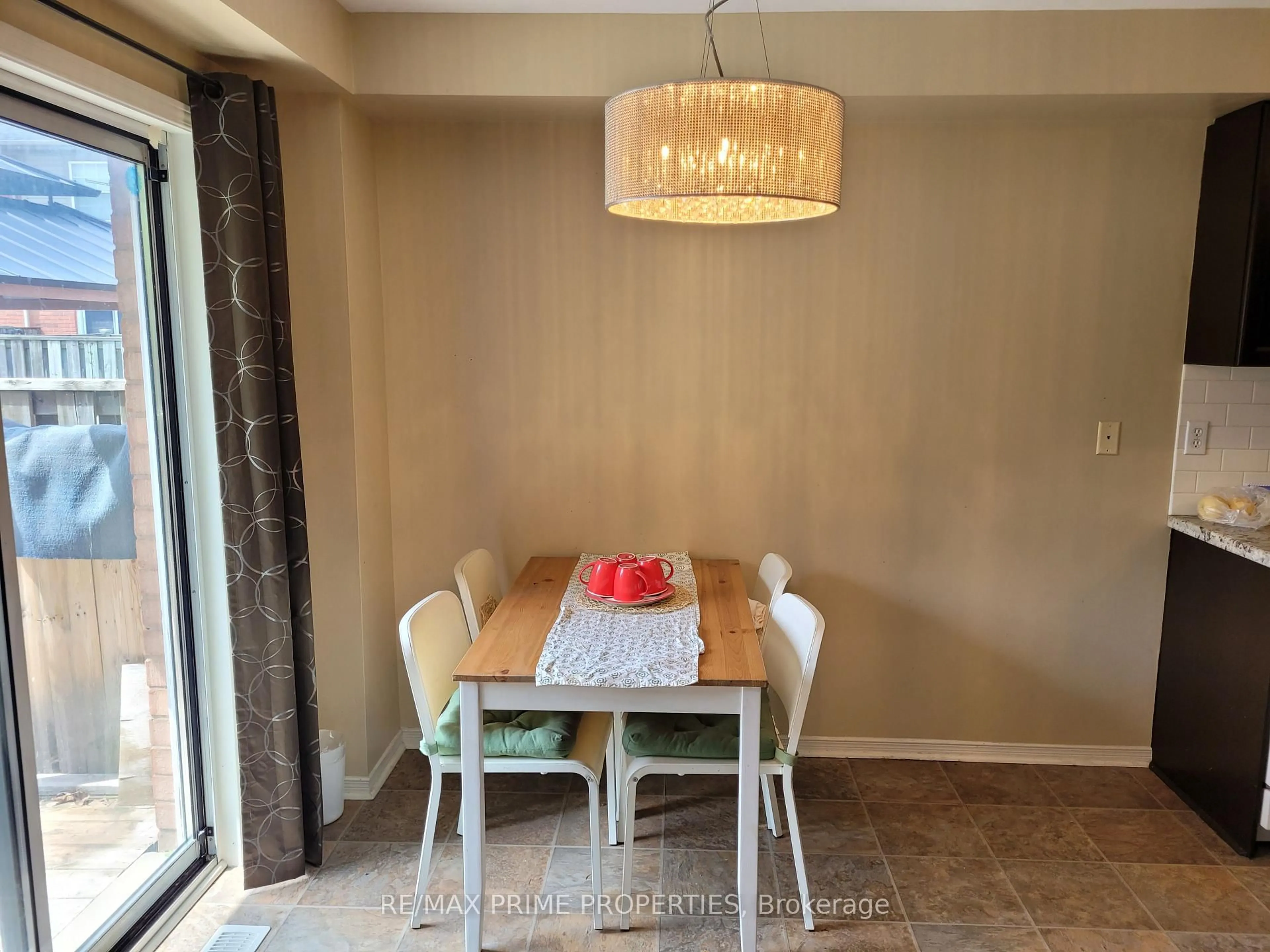 Dining room, unknown for 124 Glasgow Cres, Georgina Ontario L4P 4B1