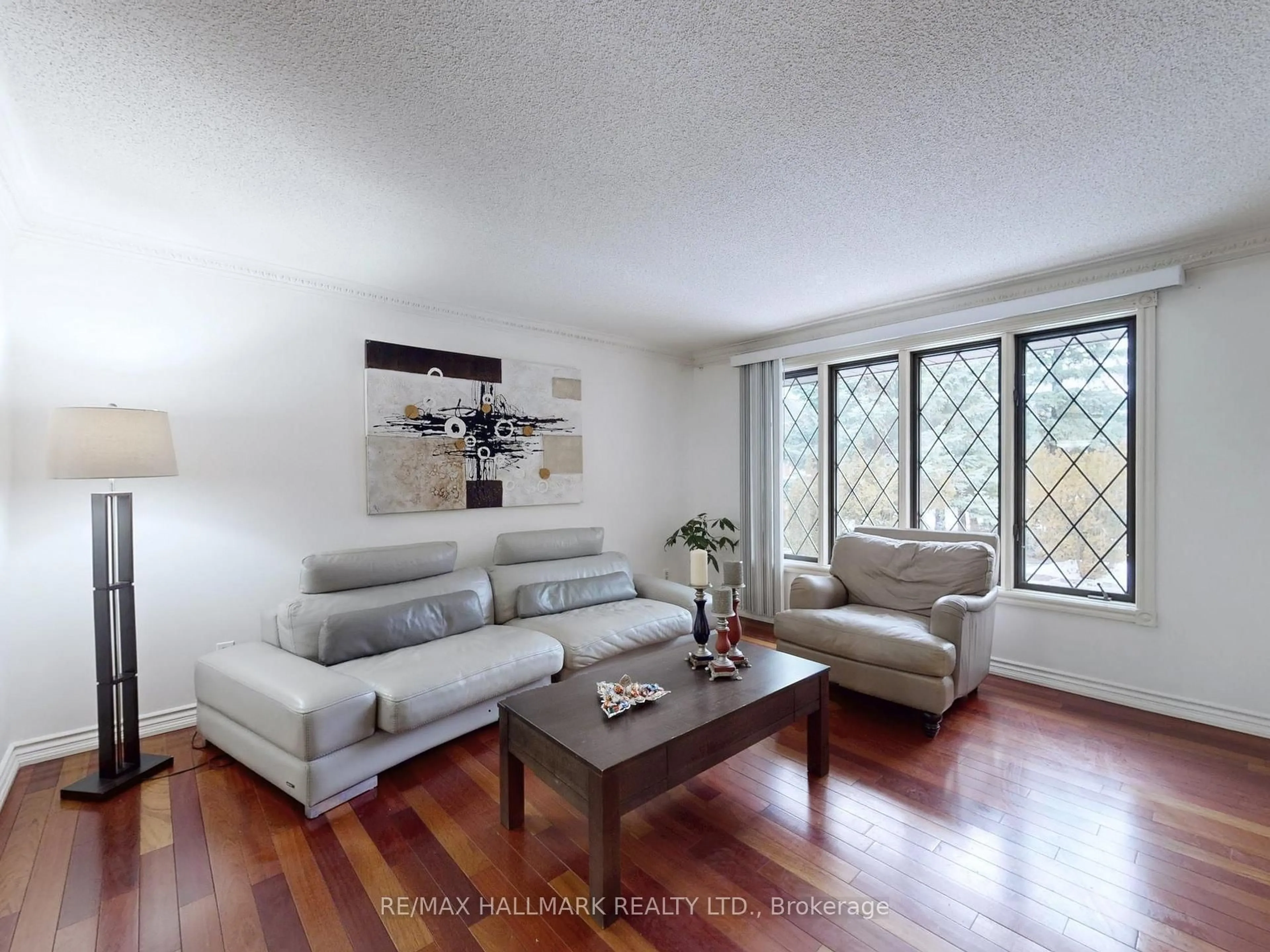 Living room with furniture, unknown for 95 Pemberton Rd, Richmond Hill Ontario L4C 3T6