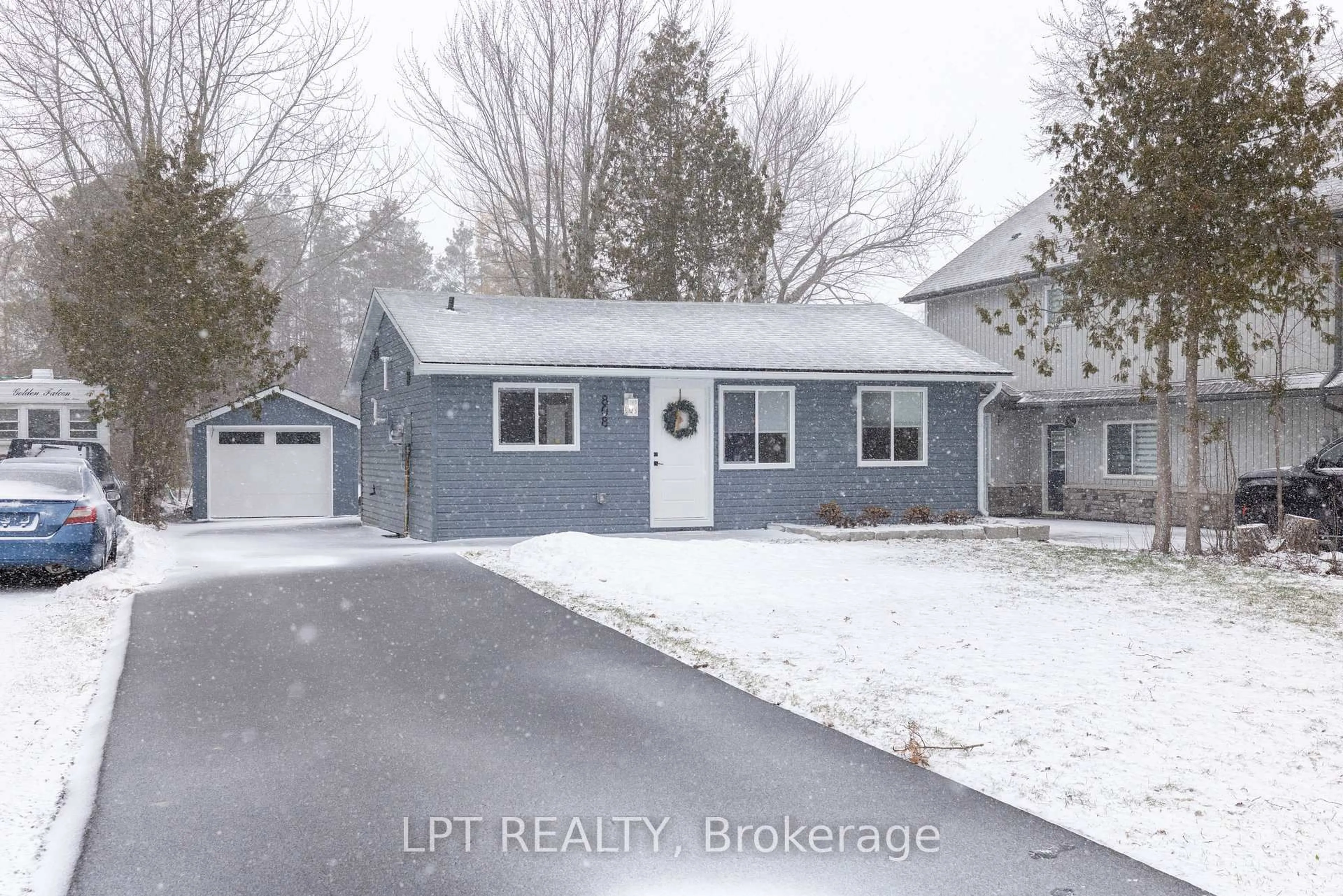 Blurry image for 808 Montsell Ave, Georgina Ontario L0E 1S0