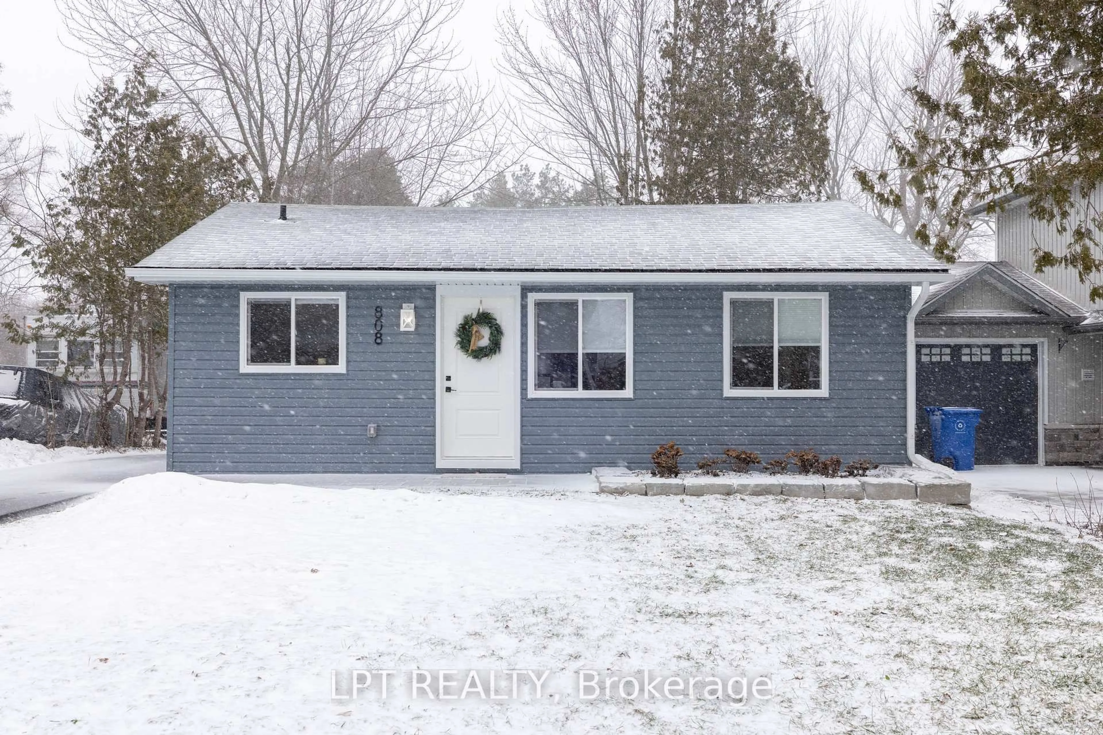 Unknown for 808 Montsell Ave, Georgina Ontario L0E 1S0