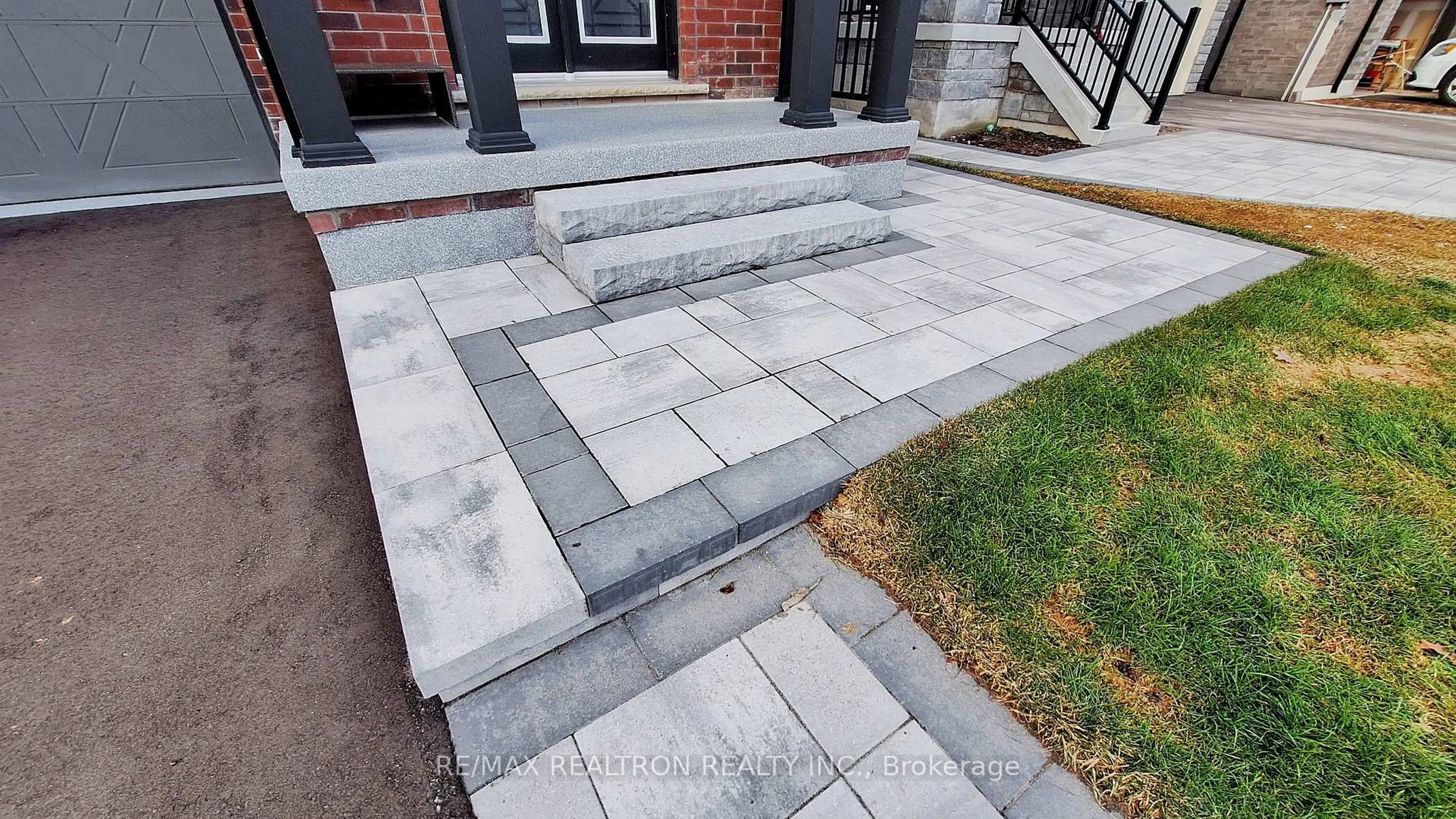 Patio, street for 94 Mac Campbell Way, Bradford West Gwillimbury Ontario L3Z 4M6