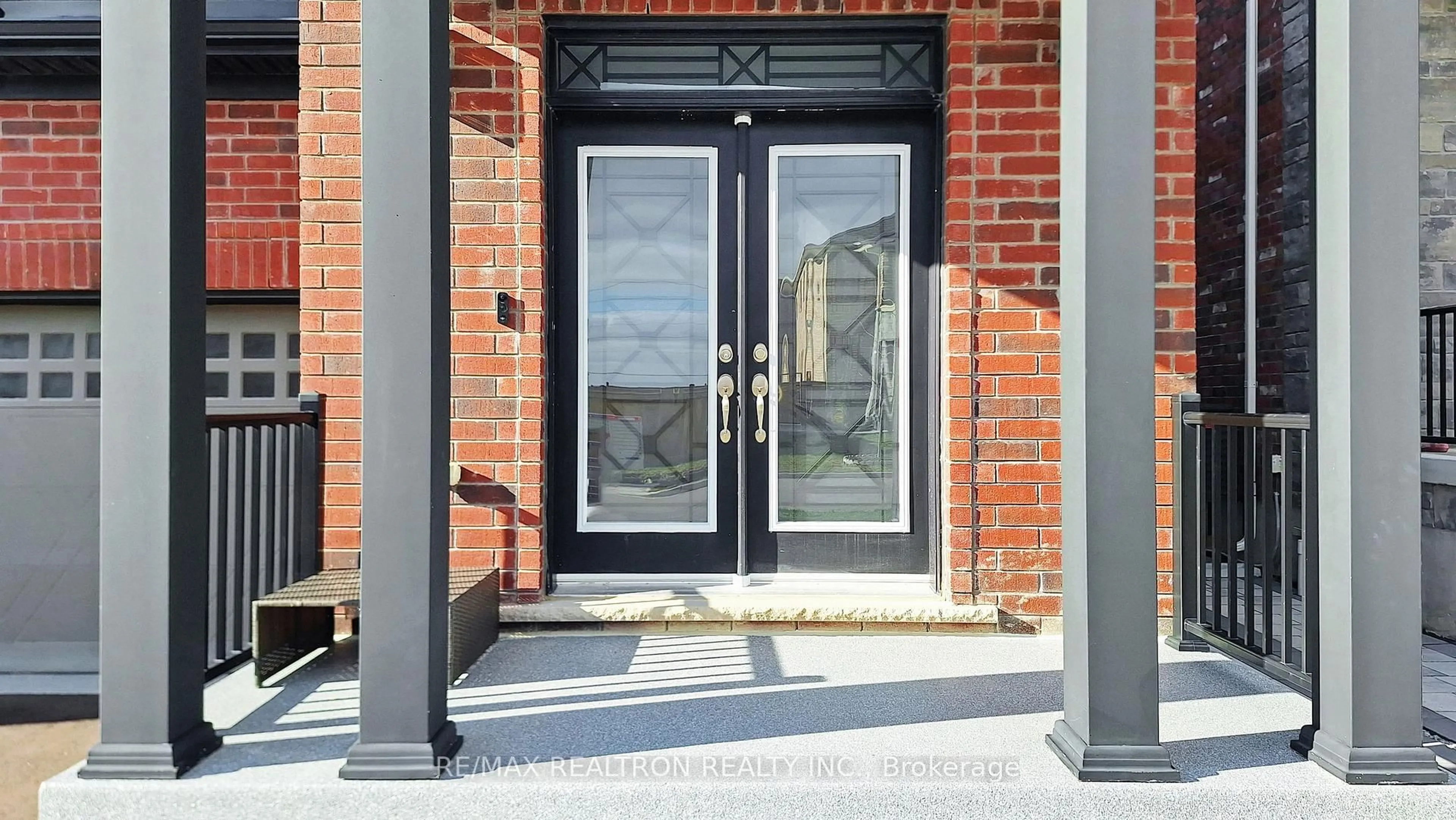 Indoor entryway for 94 Mac Campbell Way, Bradford West Gwillimbury Ontario L3Z 4M6