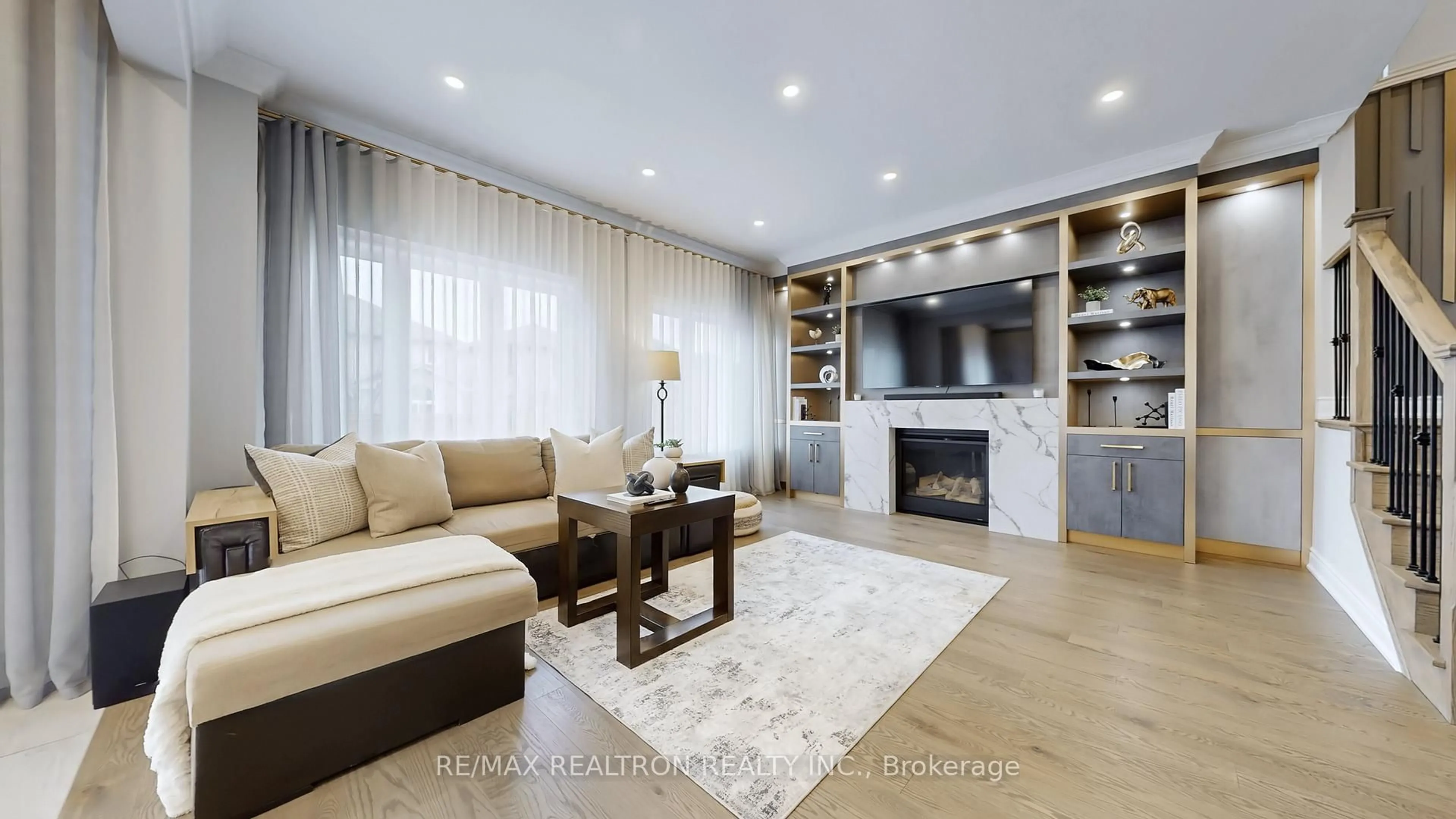 Living room with furniture, unknown for 94 Mac Campbell Way, Bradford West Gwillimbury Ontario L3Z 4M6