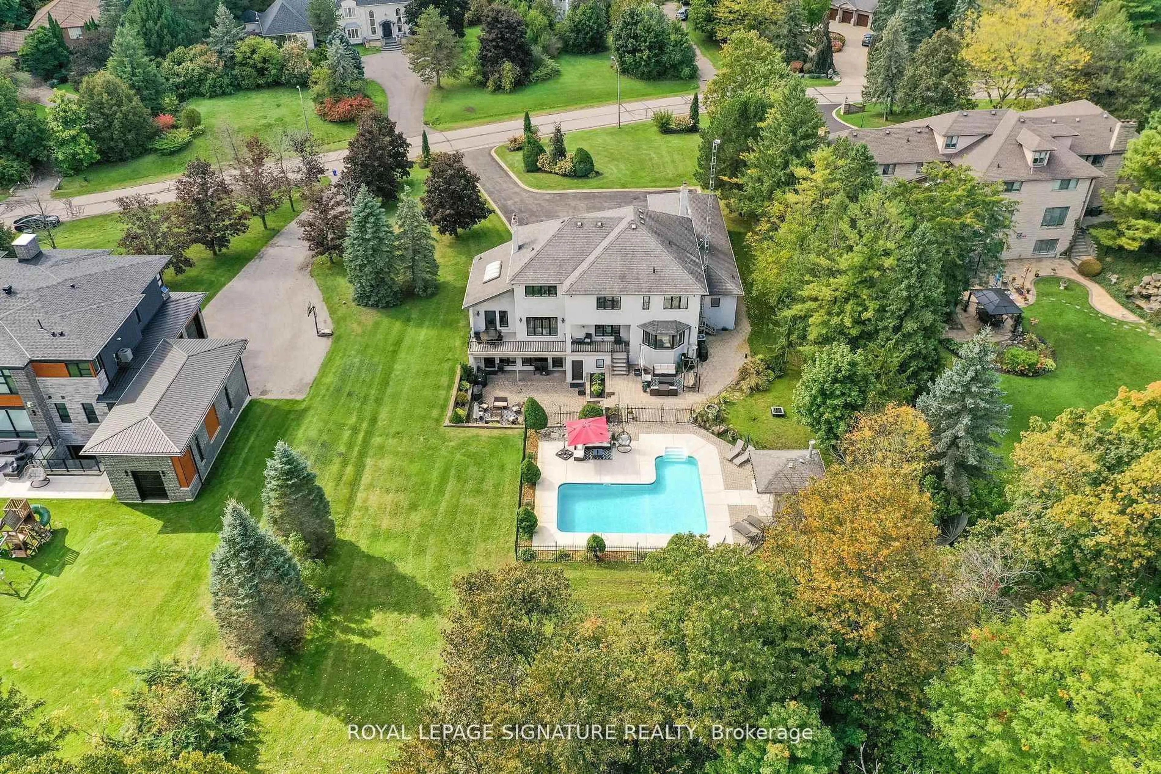 A pic from outside/outdoor area/front of a property/back of a property/a pic from drone, water/lake/river/ocean view for 75 Rachelle Crt, Vaughan Ontario L4L 0A8