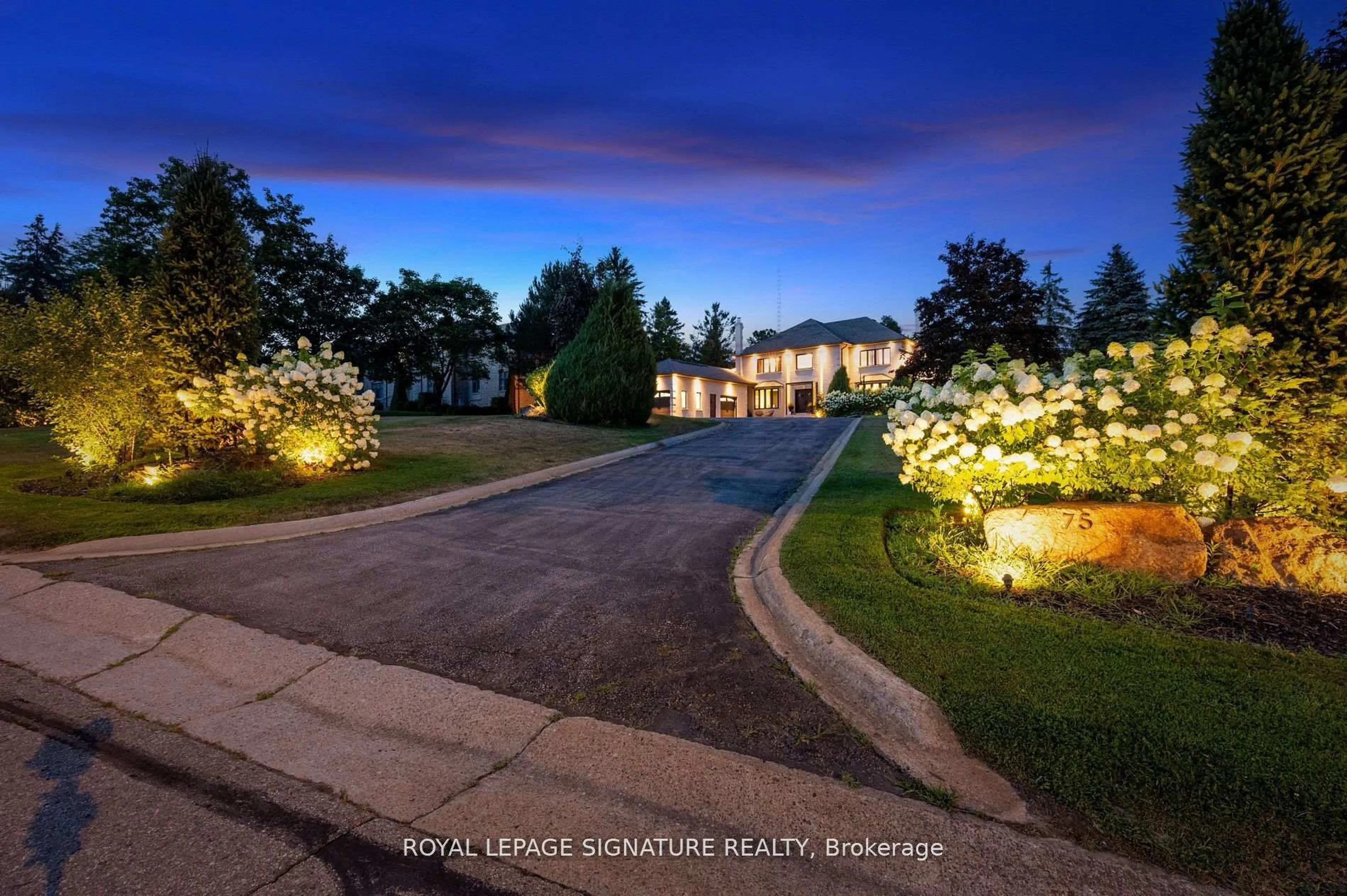 A pic from outside/outdoor area/front of a property/back of a property/a pic from drone, street for 75 Rachelle Crt, Vaughan Ontario L4L 0A8