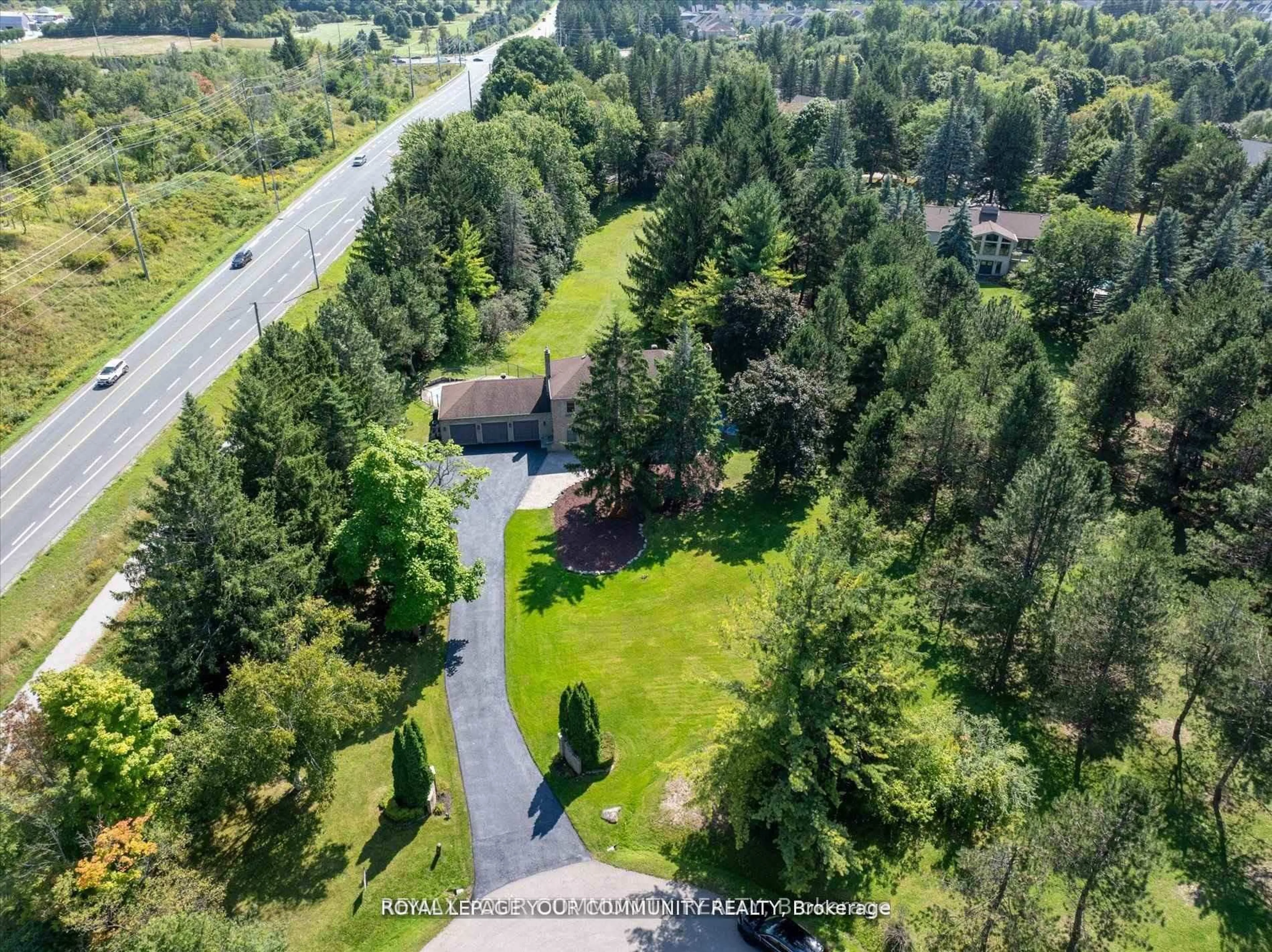 A pic from outside/outdoor area/front of a property/back of a property/a pic from drone, forest/trees view for 7 Skyview Lane, Aurora Ontario L4G 6W5
