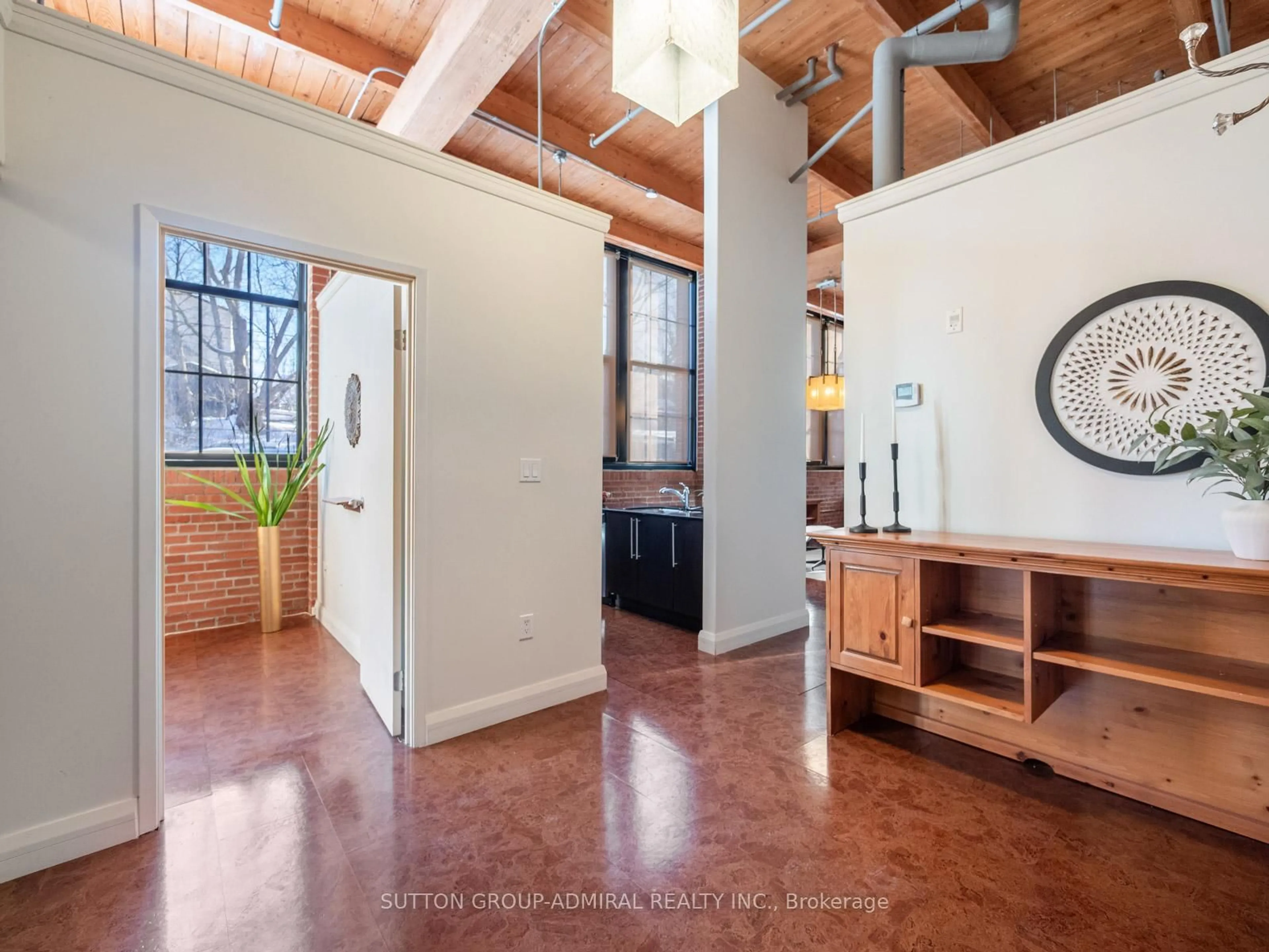 Indoor entryway for 543 Timothy St #204, Newmarket Ontario L3Y 1R1