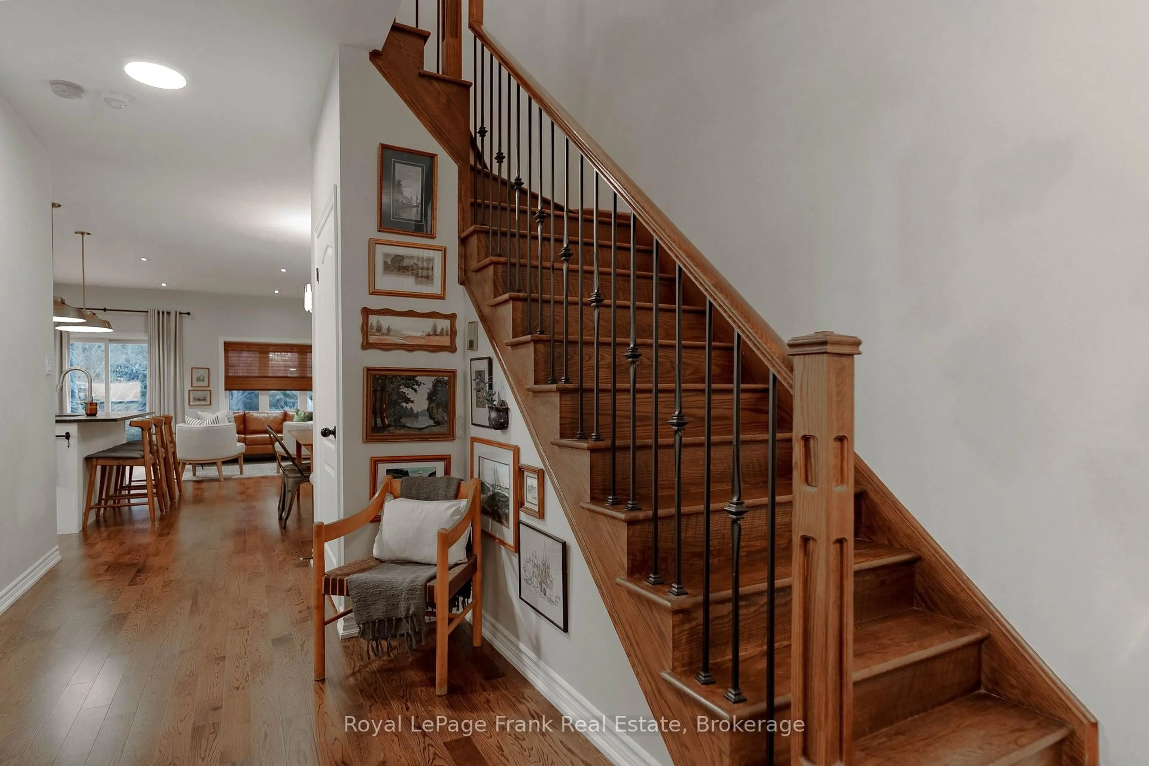 Indoor foyer for 9 Michael Cummings Crt, Uxbridge Ontario L9P 0E6