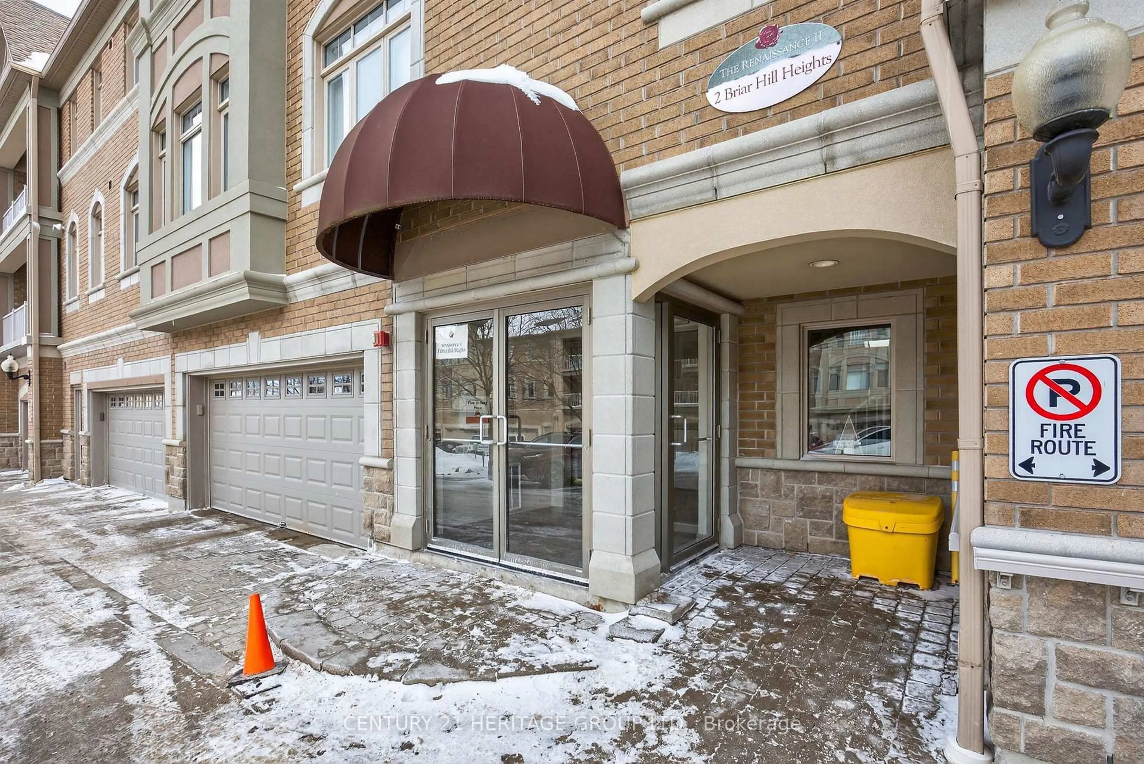 Indoor foyer for 2 Briar Hill Hts #207, New Tecumseth Ontario L9R 2H6