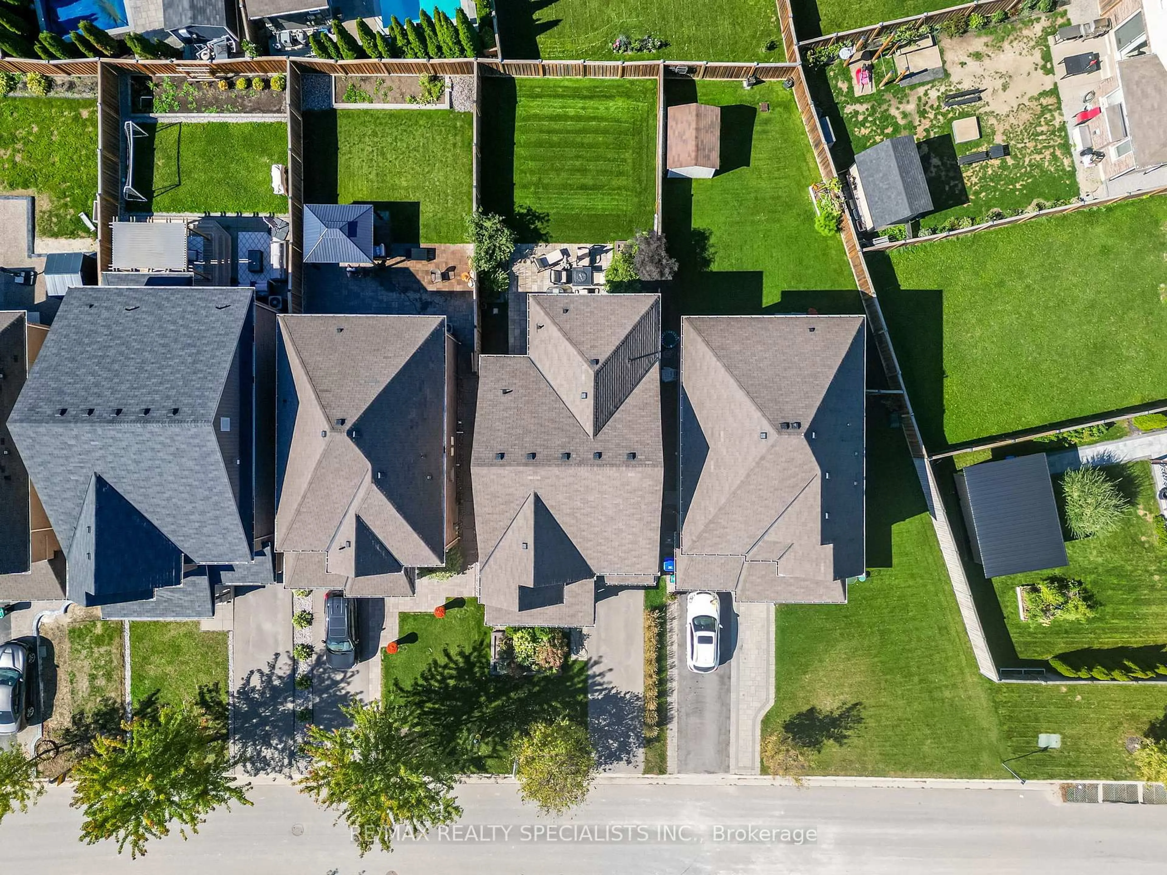 A pic from outside/outdoor area/front of a property/back of a property/a pic from drone, street for 90 Martin Tr, New Tecumseth Ontario L0G 1W0