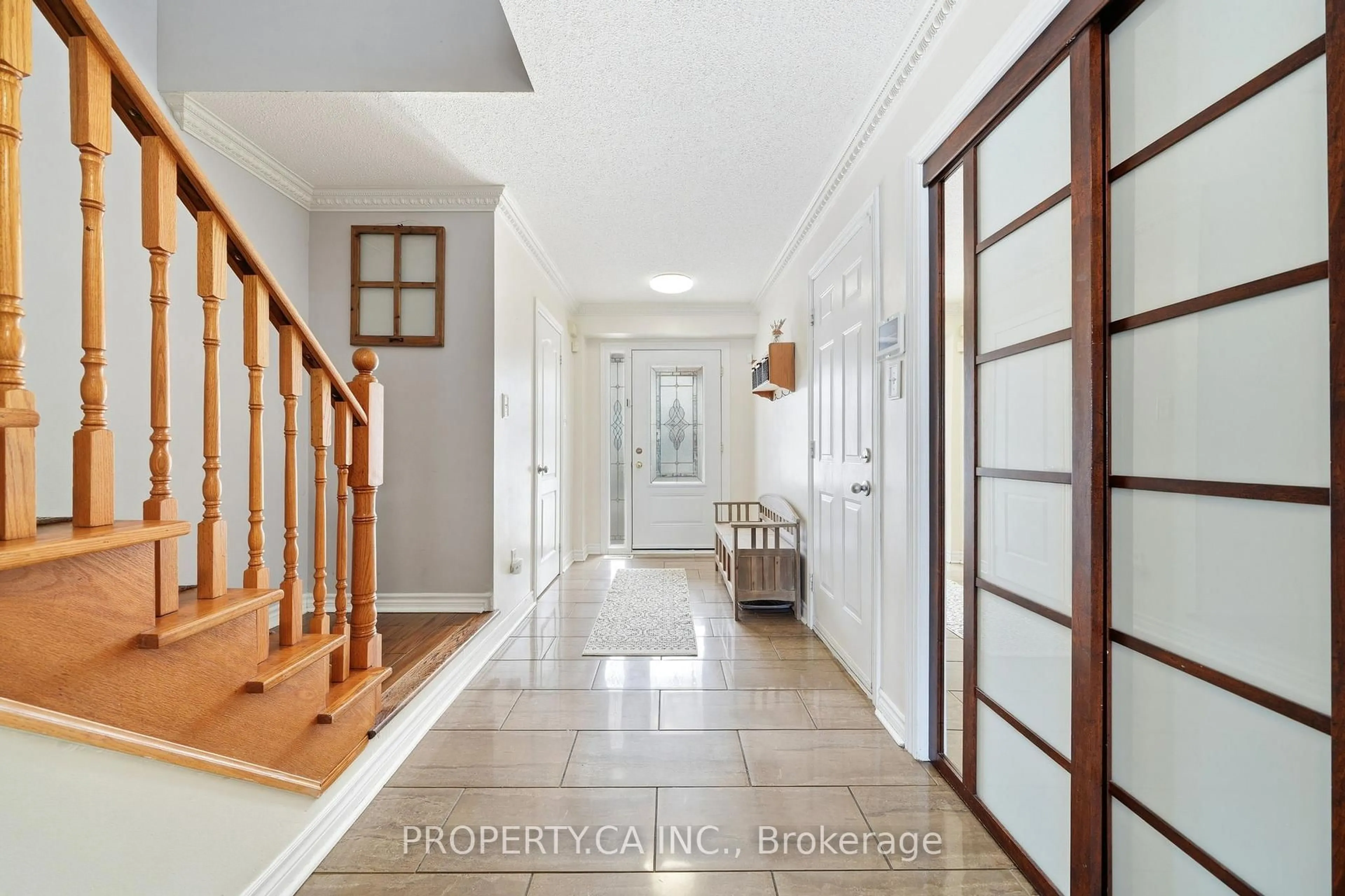Indoor entryway for 72 Beaverbrook Cres, Vaughan Ontario L6A 3T3