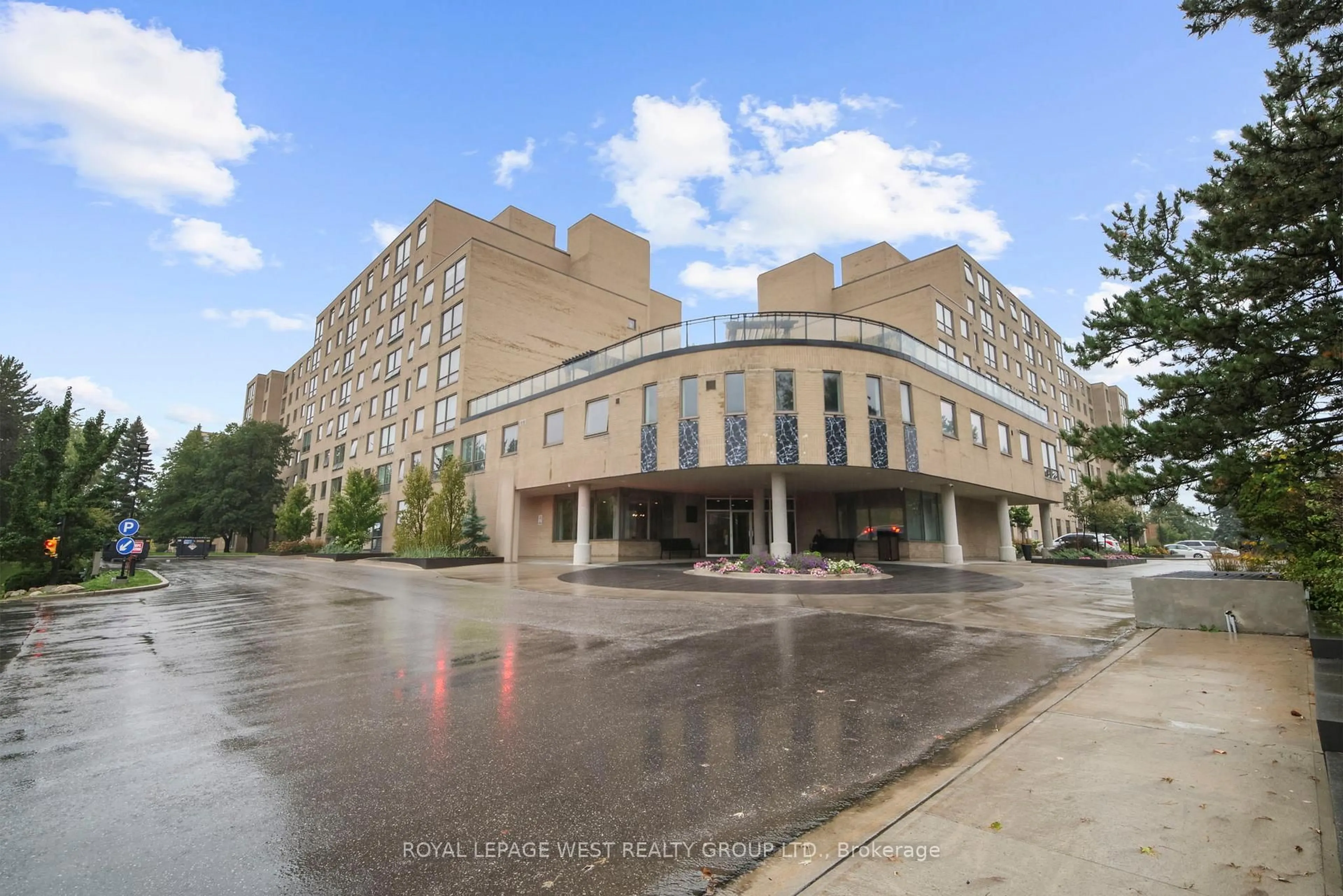 Unknown for 326 Major Mackenzie Dr #805, Richmond Hill Ontario L4C 8T4