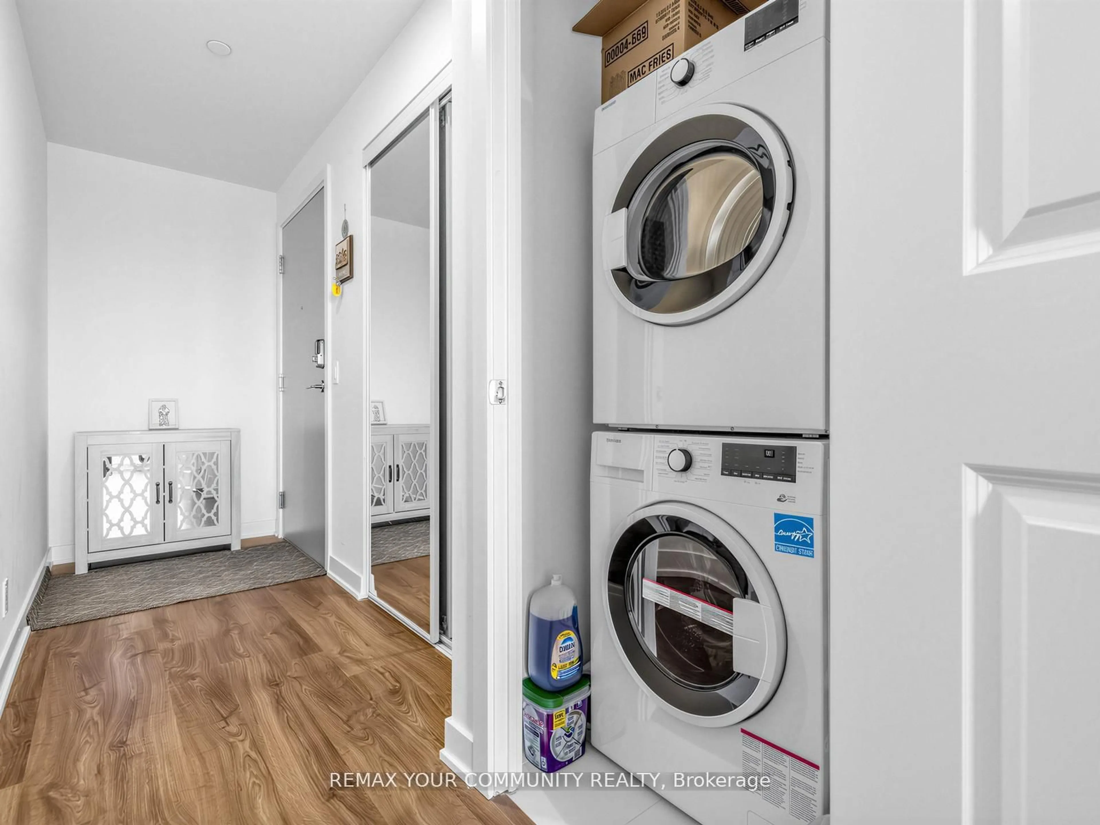 Laundry room for 30 Upper Mall Way #1510, Vaughan Ontario L4J 4P8