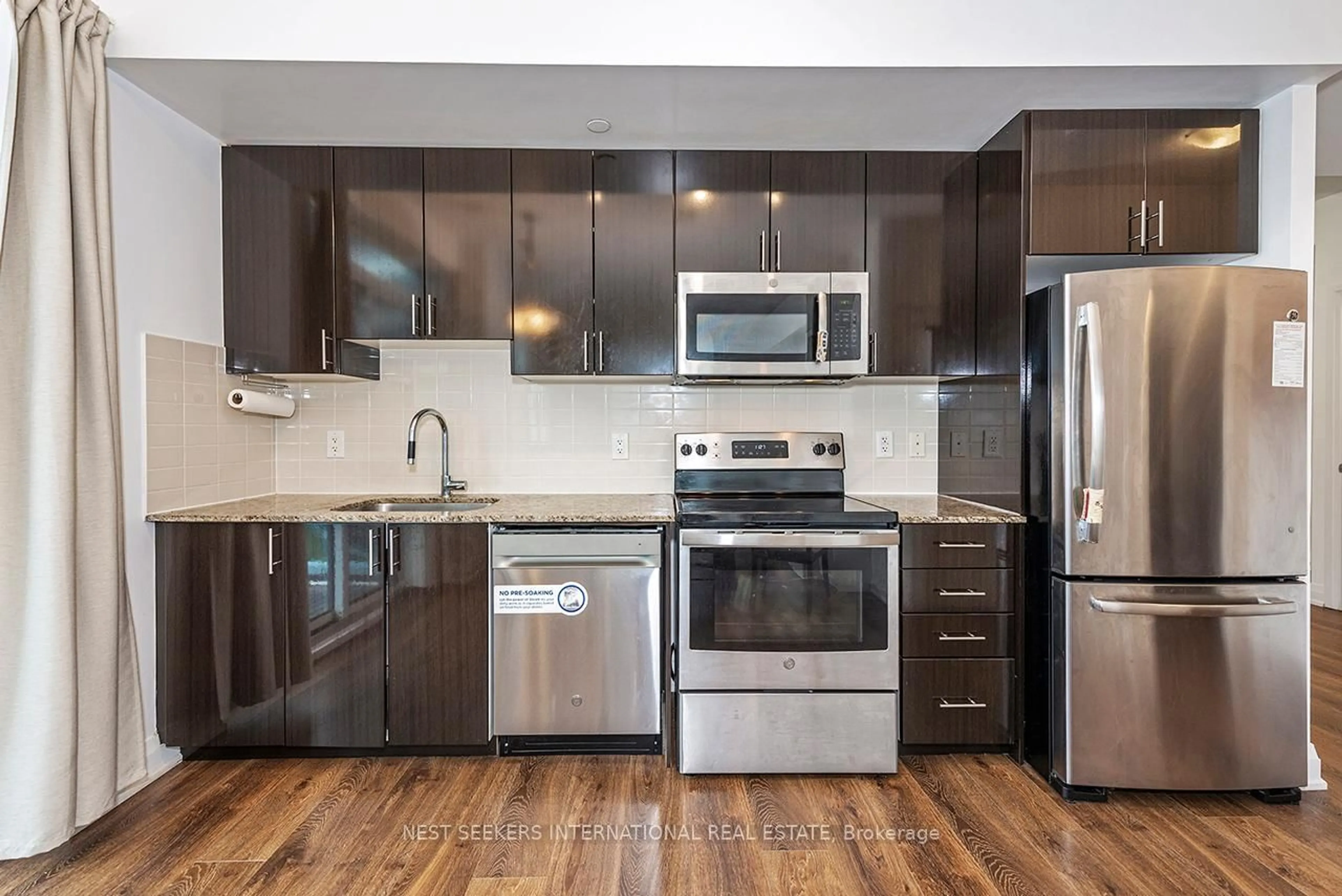 Standard kitchen, unknown for 7165 Yonge St #733, Markham Ontario L3T 0C9