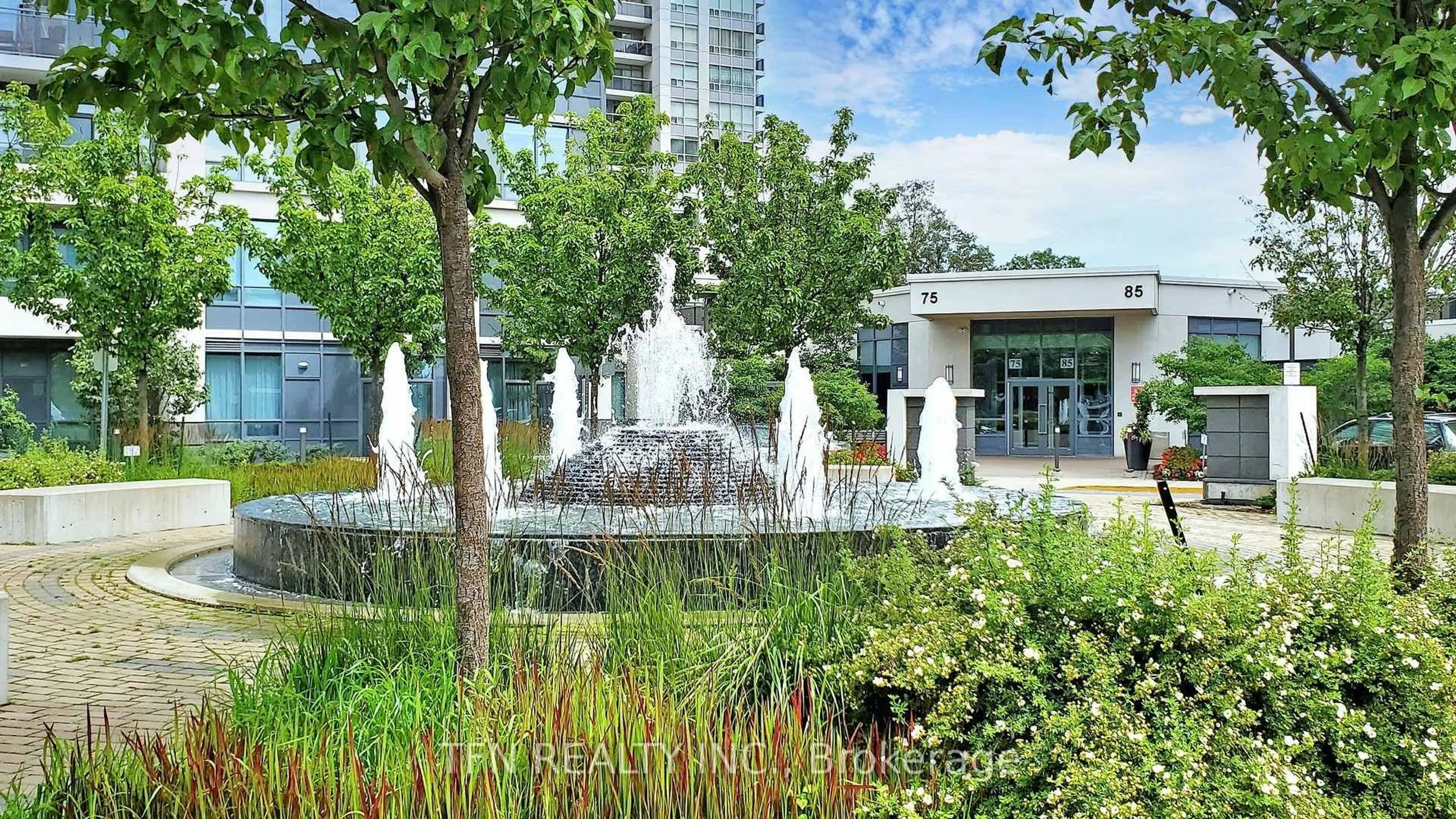 Patio, street for 75 North Park Rd #307, Vaughan Ontario L4J 0H8