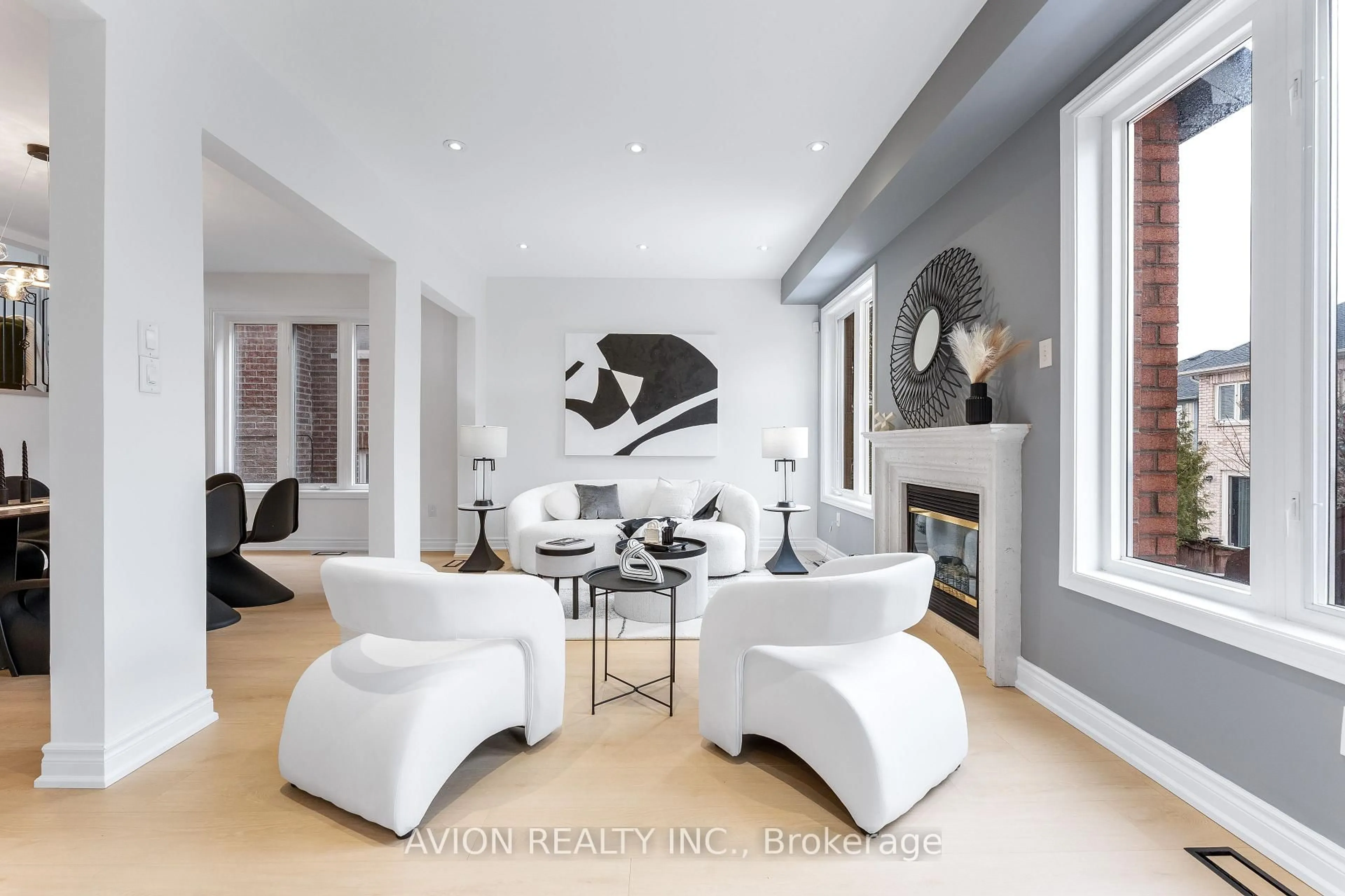 Living room with furniture, unknown for 33 Brockdale St, Richmond Hill Ontario L4E 4W1