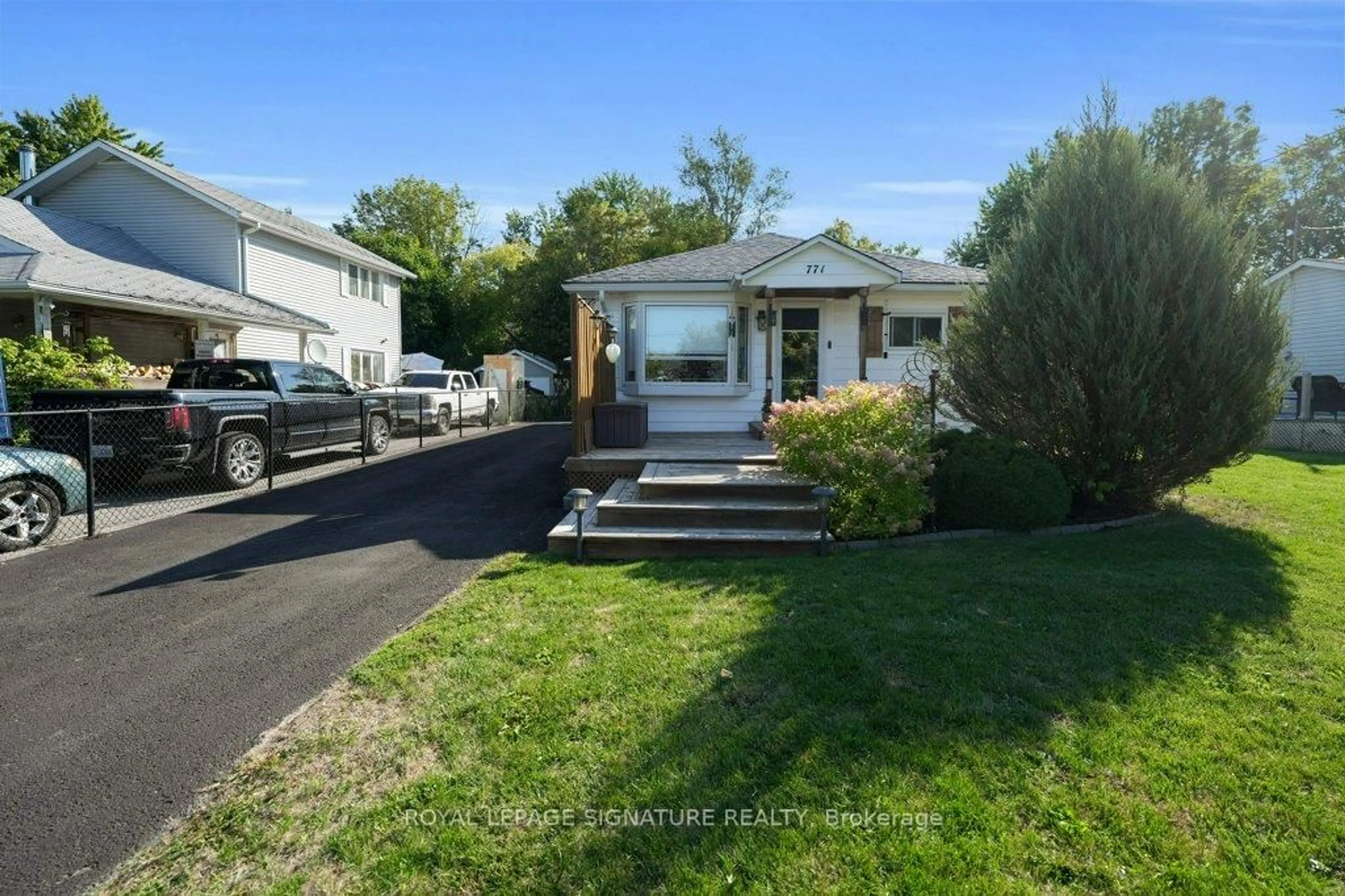 Home with vinyl exterior material, street for 771 Third Ave, Georgina Ontario L0E 1S0