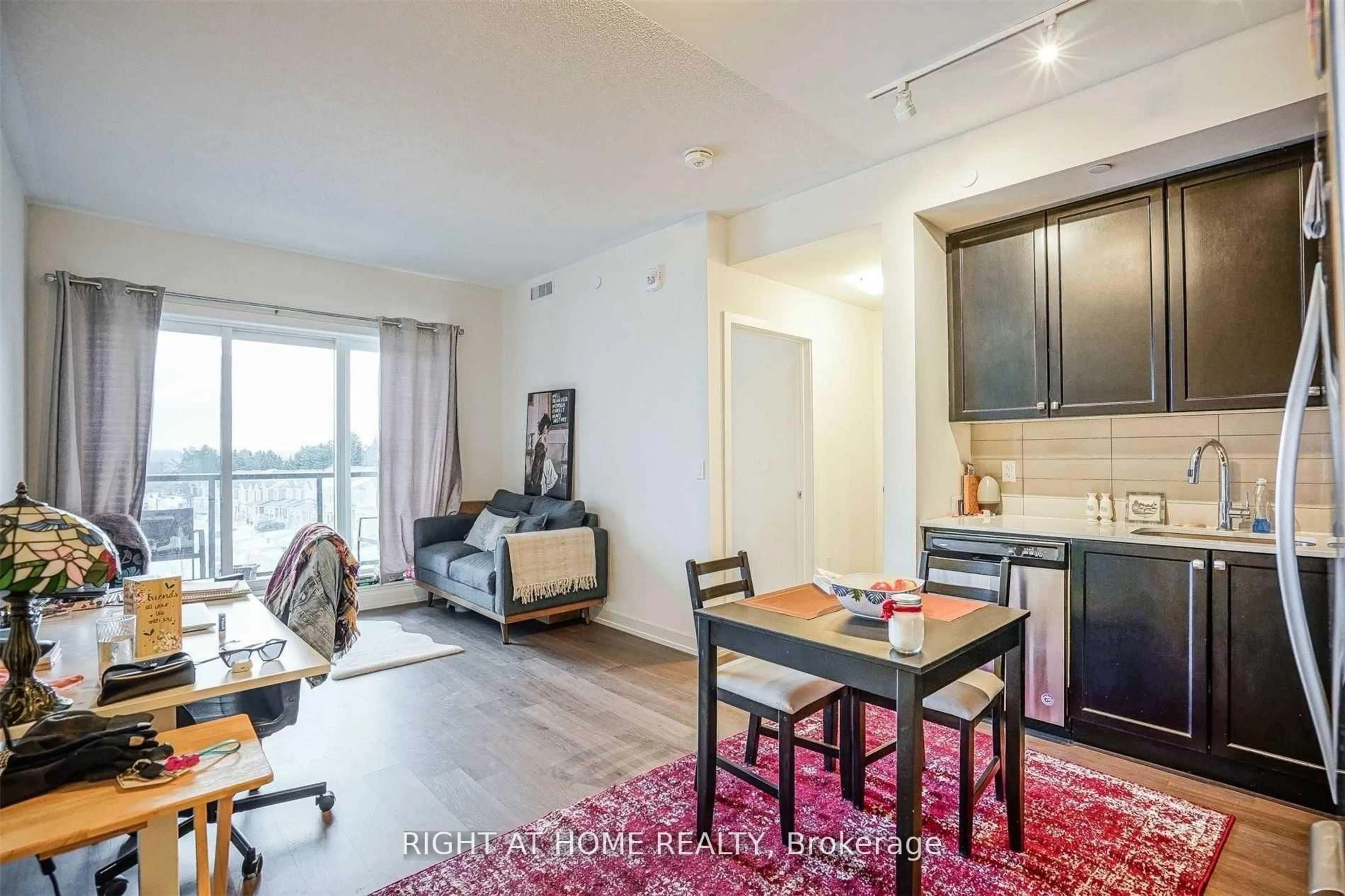 Unknown for 555 William Graham Dr #324, Aurora Ontario L4G 3H9