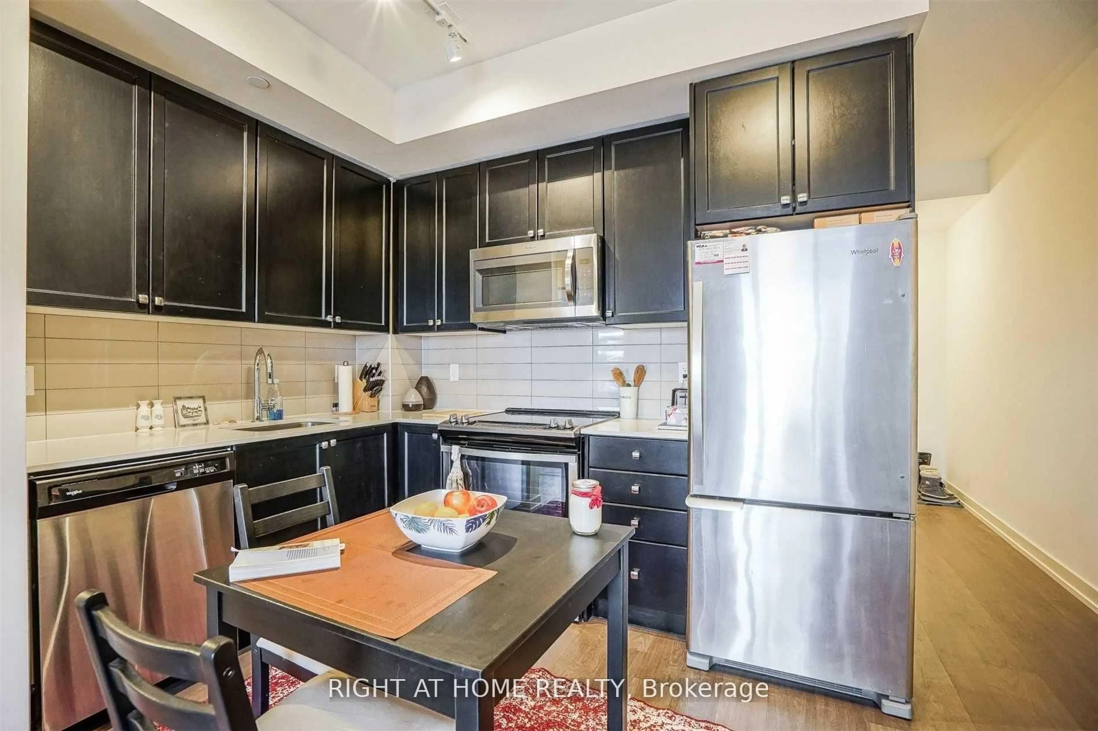 Standard kitchen, unknown for 555 William Graham Dr #324, Aurora Ontario L4G 3H9