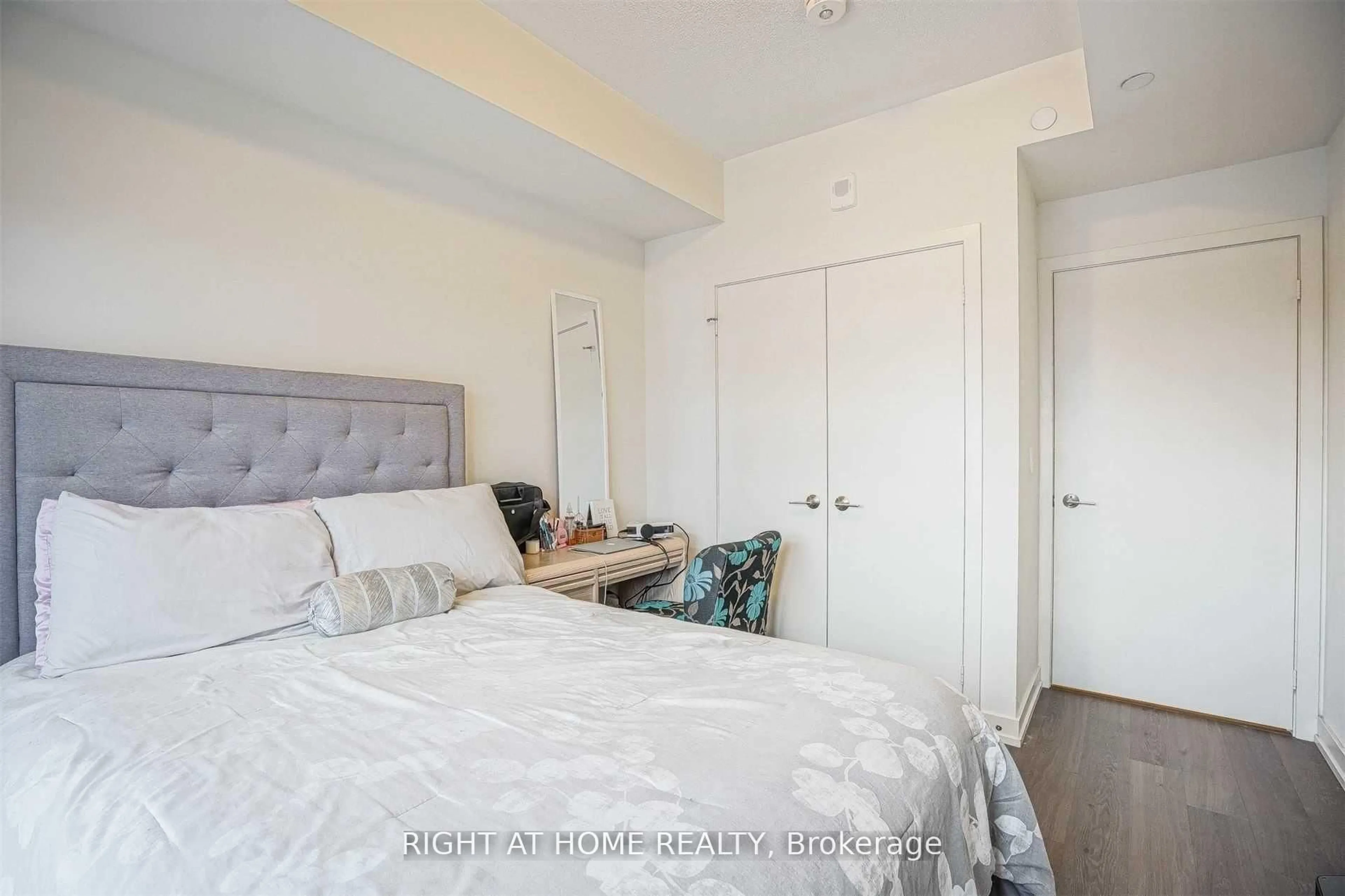 Bedroom with bed, unknown for 555 William Graham Dr #324, Aurora Ontario L4G 3H9