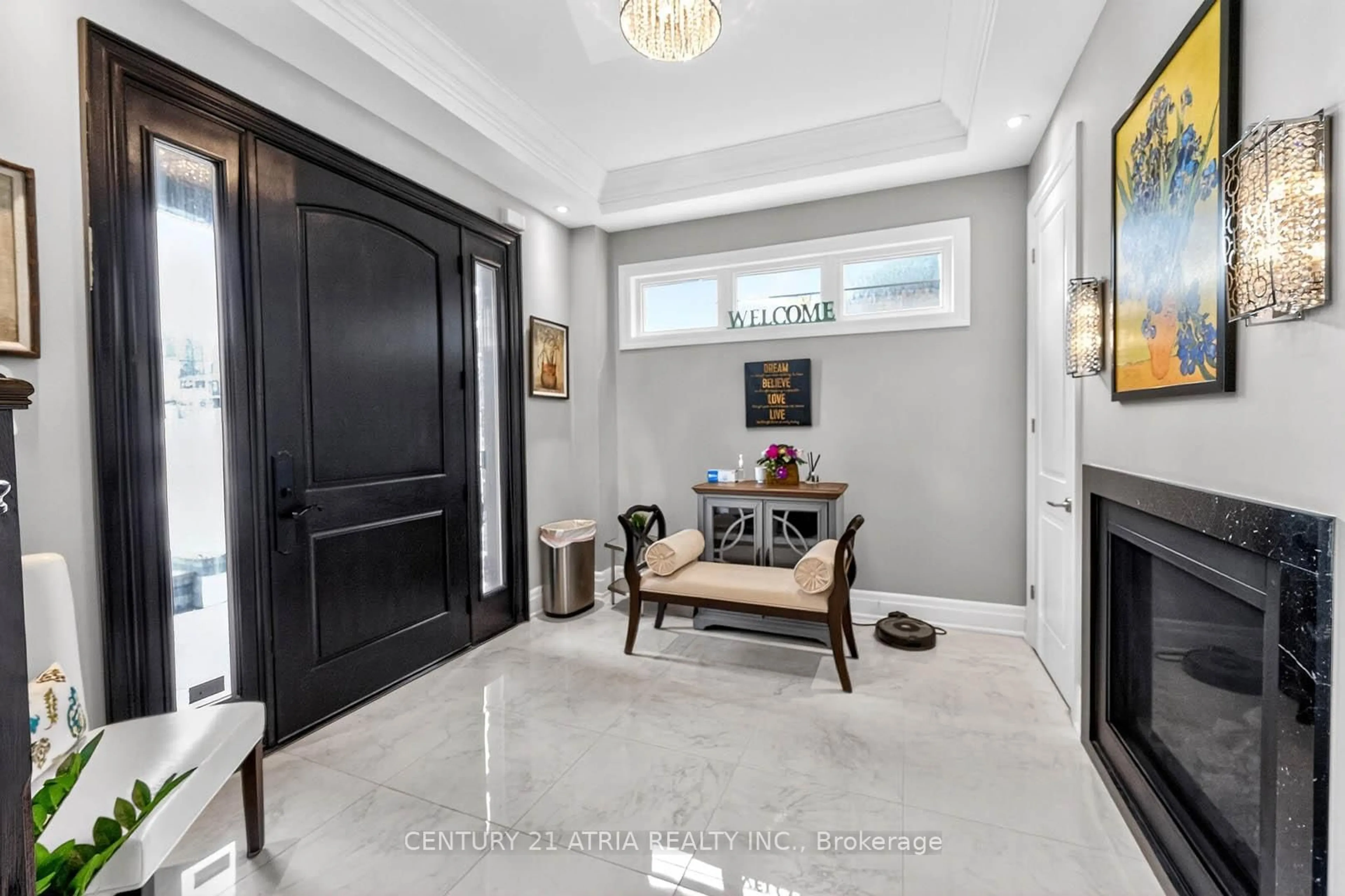 Indoor foyer for 122 Burns Blvd, King Ontario L7B 0M2