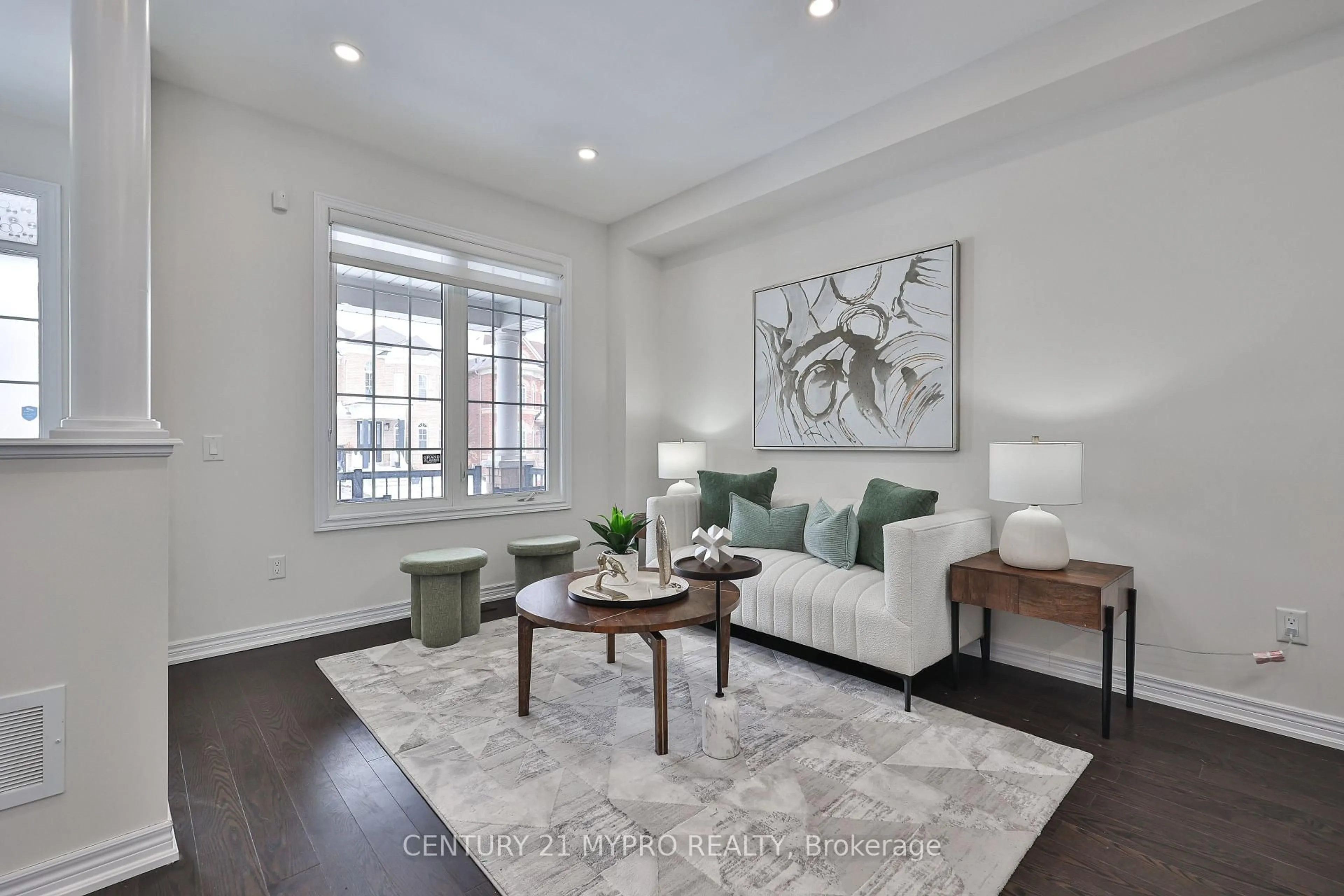 Living room with furniture, unknown for 72 Belfry Dr, Bradford West Gwillimbury Ontario L3Z 0V6