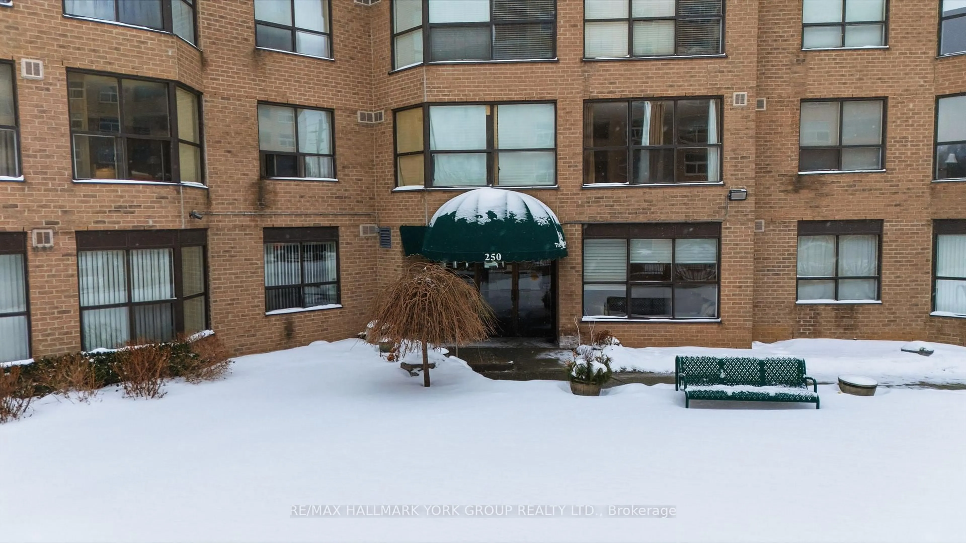 Patio, unknown for 250 Davis Dr #604, Newmarket Ontario L3Y 7T7