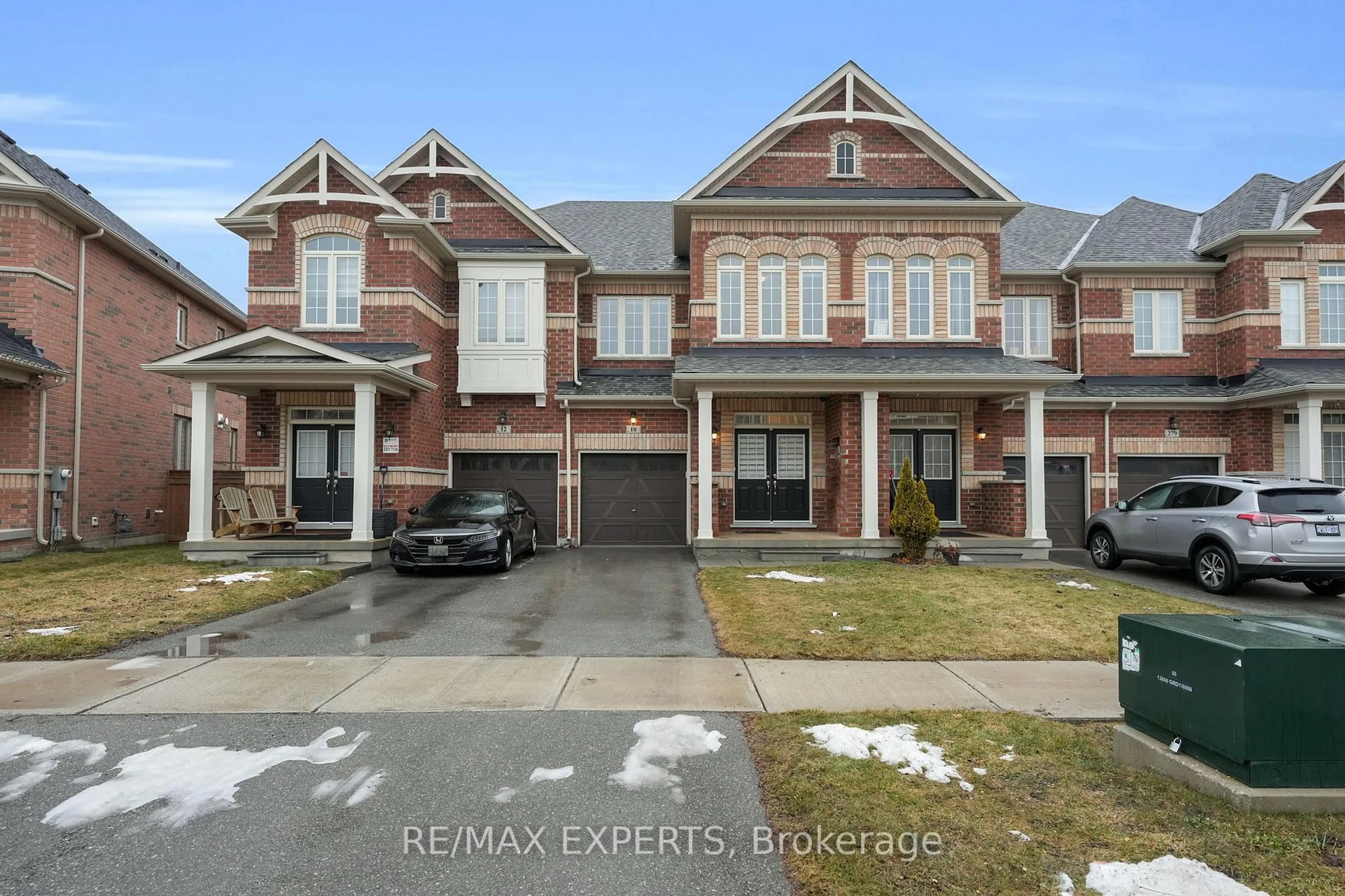 Home with brick exterior material, street for 10 Homer Cres, Aurora Ontario L4G 1B7