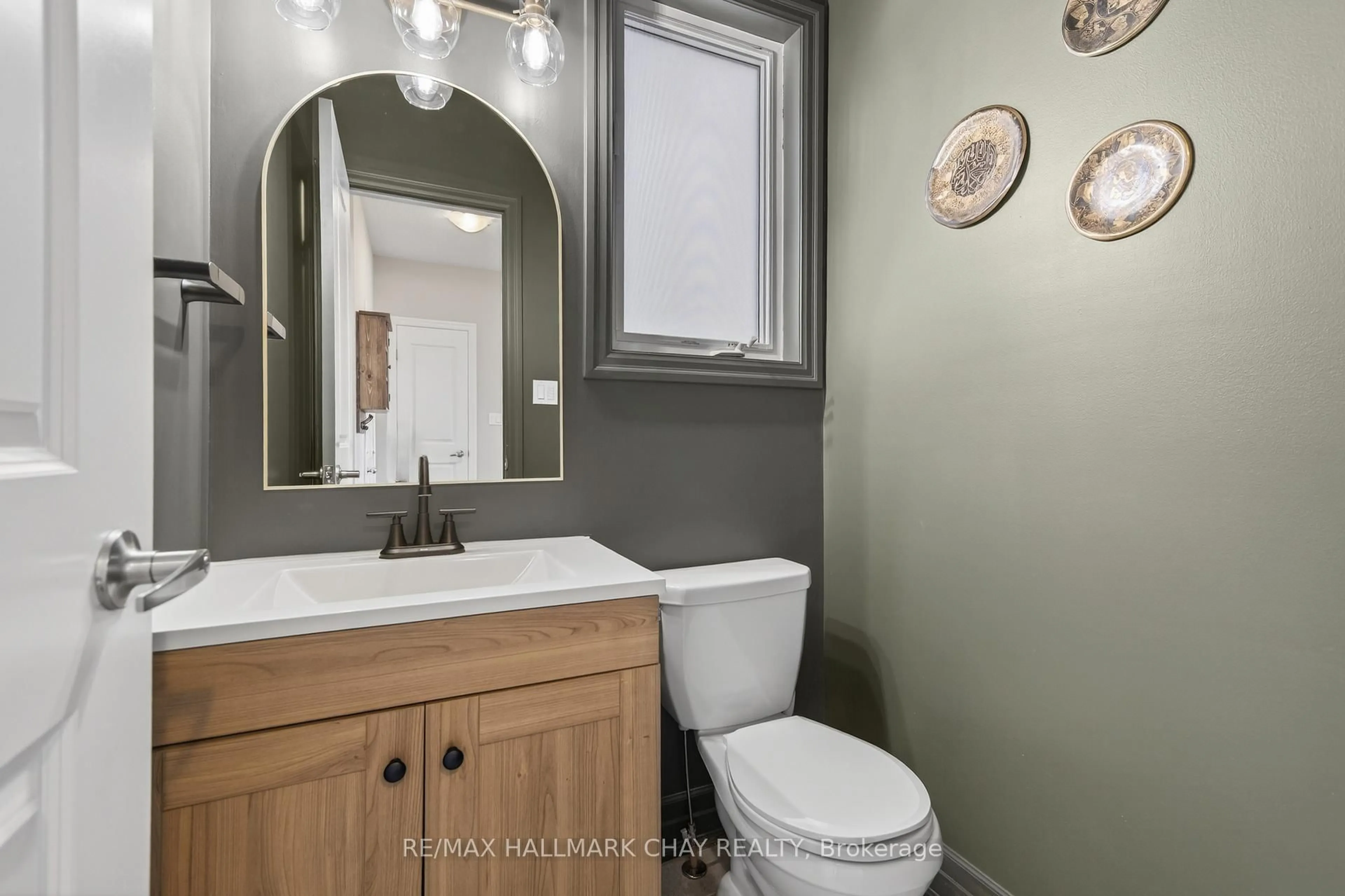 Standard bathroom, ceramic/tile floor for 25 Wagner Cres, Essa Ontario L0M 1B6