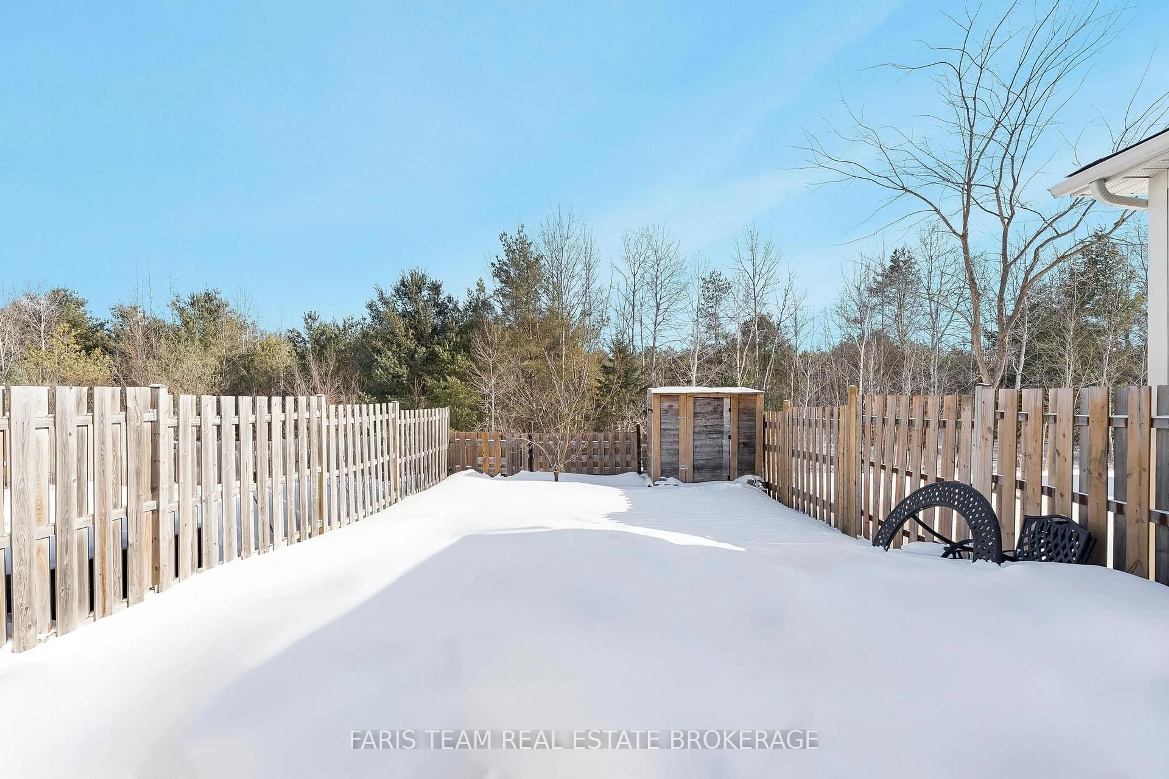 A pic from outside/outdoor area/front of a property/back of a property/a pic from drone, unknown for 80 Blanchard Cres, Essa Ontario L3W 0M9