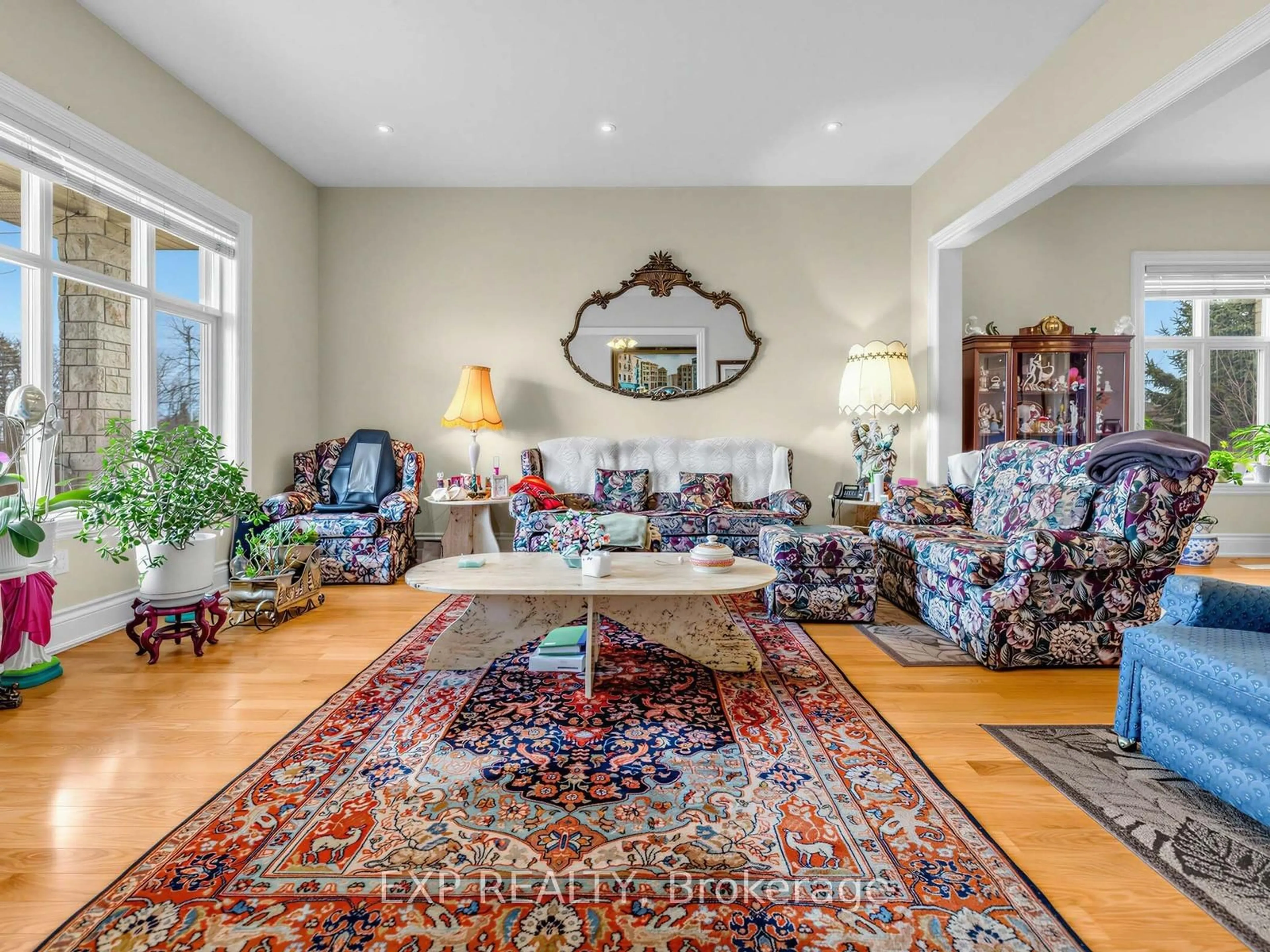 Living room with furniture, carpet floor for 40 Simmons St, Vaughan Ontario L4H 4X7