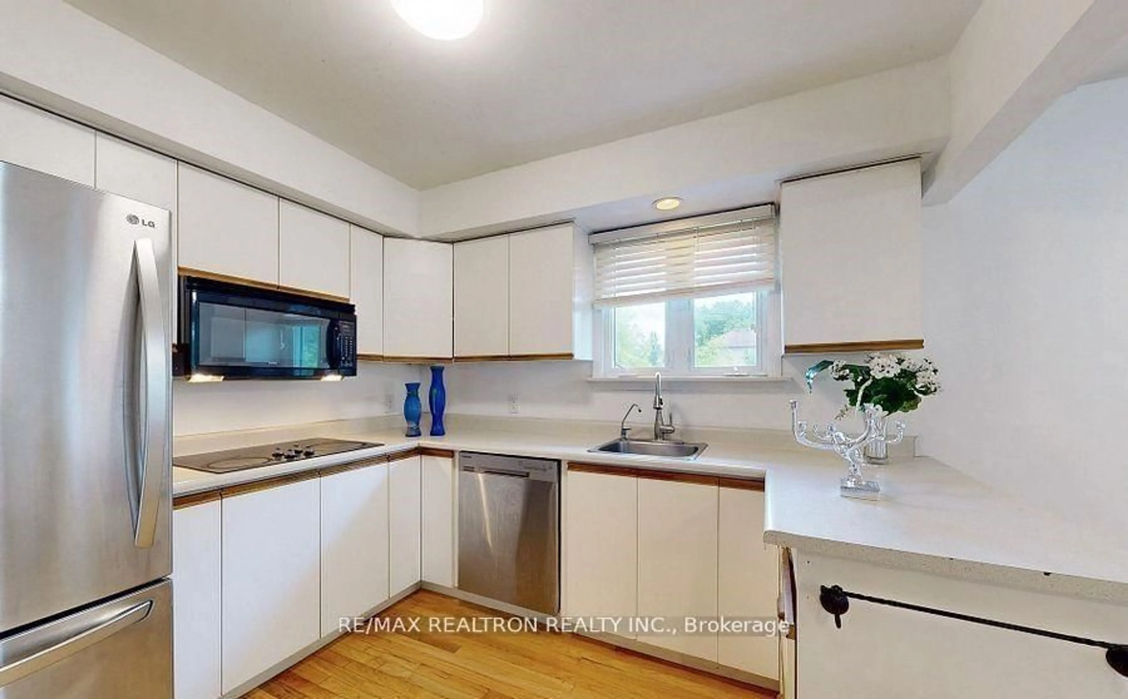 Standard kitchen, unknown for 20201 Yonge St, East Gwillimbury Ontario L9N 1B1