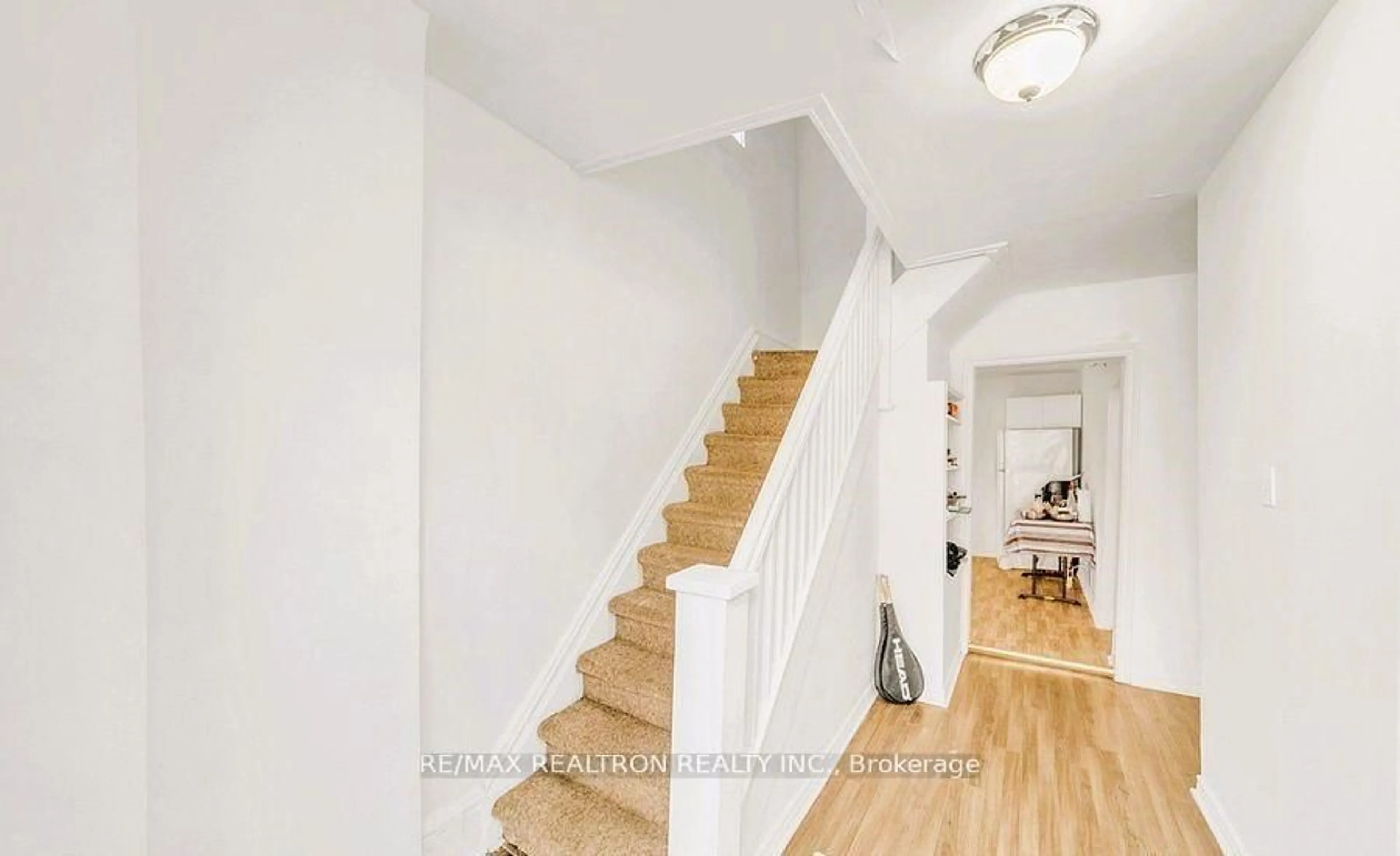 Stairs for 16958 Bayview Ave, Newmarket Ontario L3Y 6M5