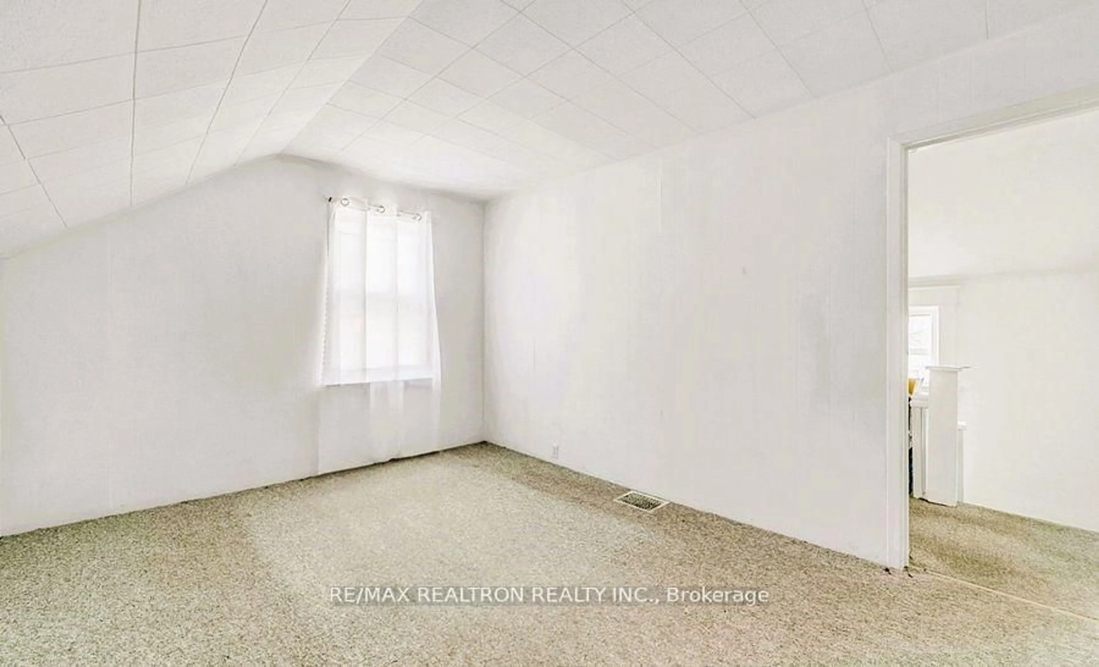 A pic of a room for 16958 Bayview Ave, Newmarket Ontario L3Y 6M5