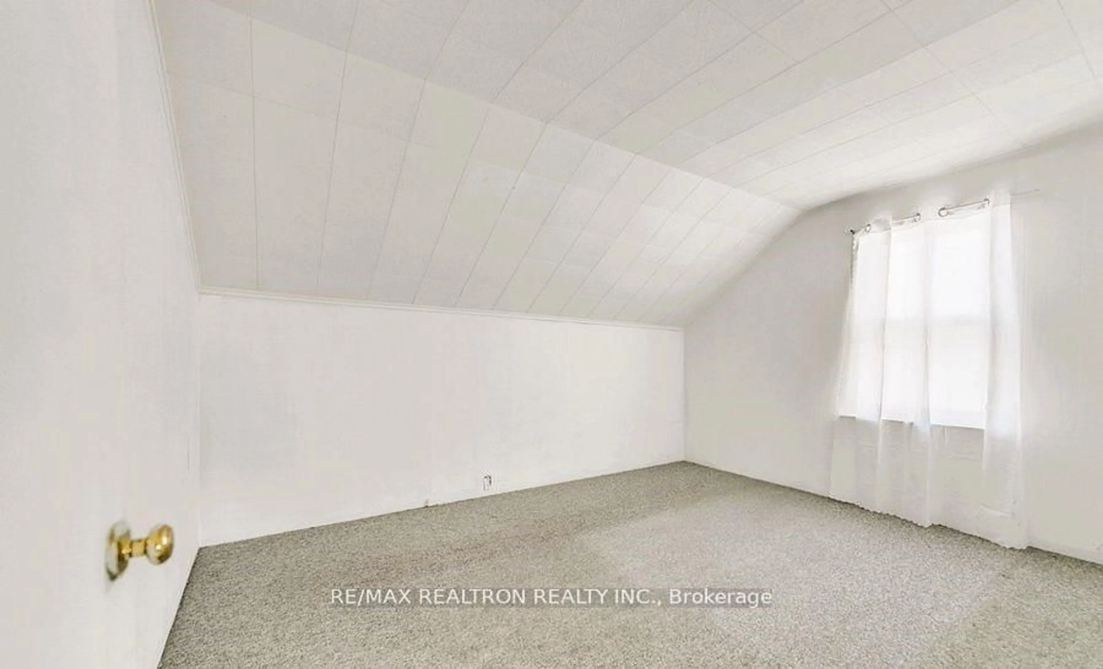 A pic of a room for 16958 Bayview Ave, Newmarket Ontario L3Y 6M5